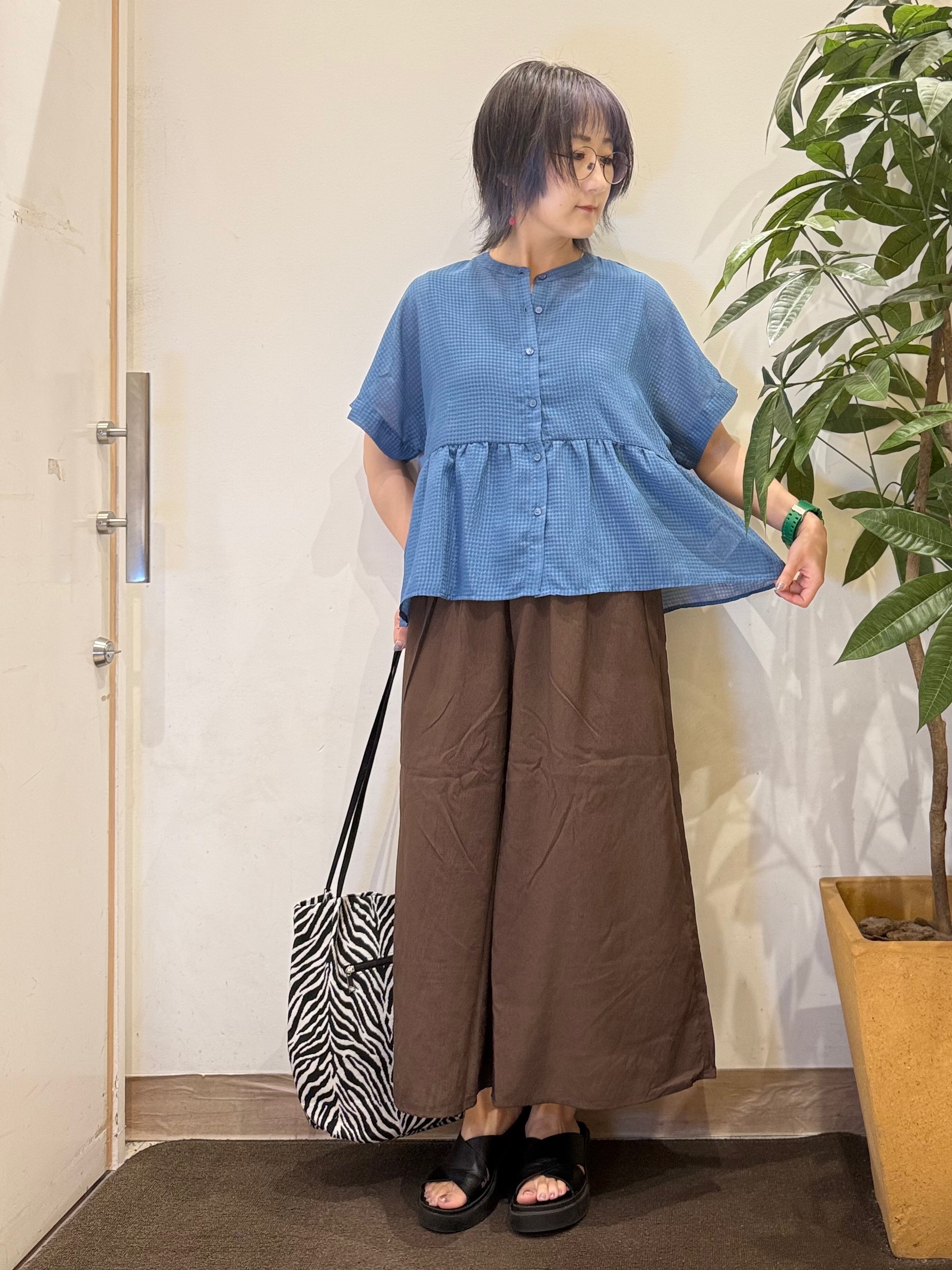 misakiさんの「SHOO･LA･RUE｜【S-LL/洗濯機可】シアーペプラムブラウス」を使ったコーディネート