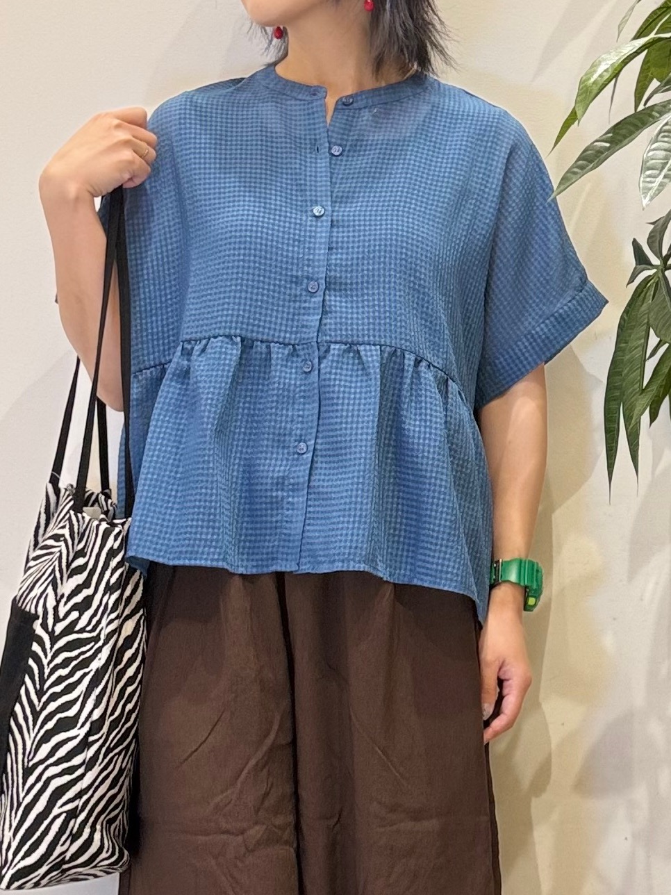 misakiさんの「SHOO･LA･RUE｜【S-LL/洗濯機可】シアーペプラムブラウス」を使ったコーディネート