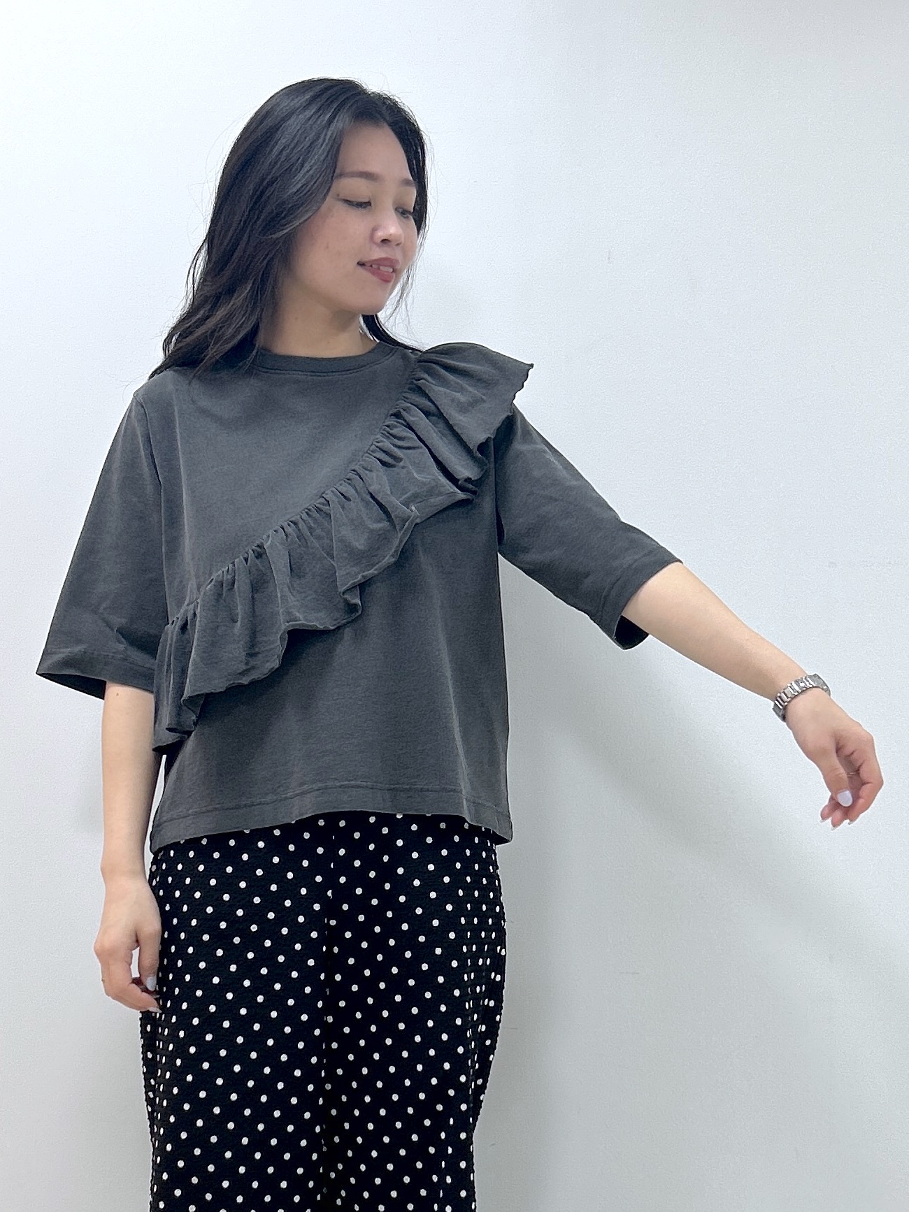Kaiさんの「Dessin｜アシメフリル ヴィンテージライクプルオーバー」を使ったコーディネート