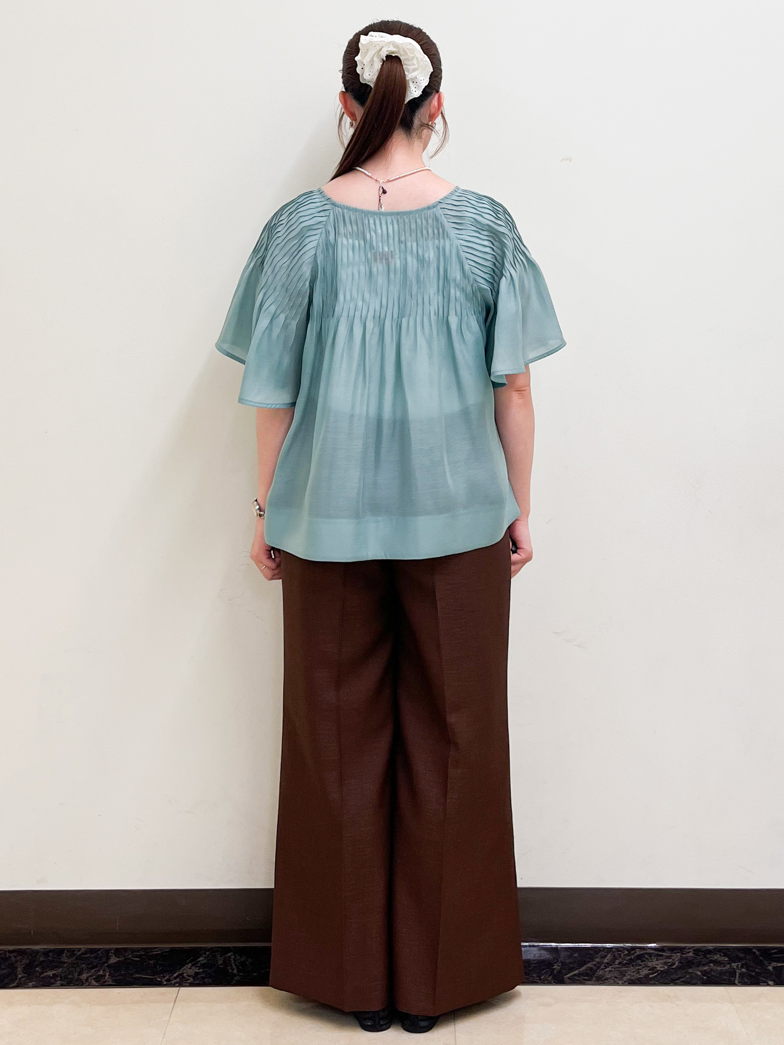 mikikoさんの「Reflect｜ピンタックデザインフレアスリーブブラウス」を使ったコーディネート