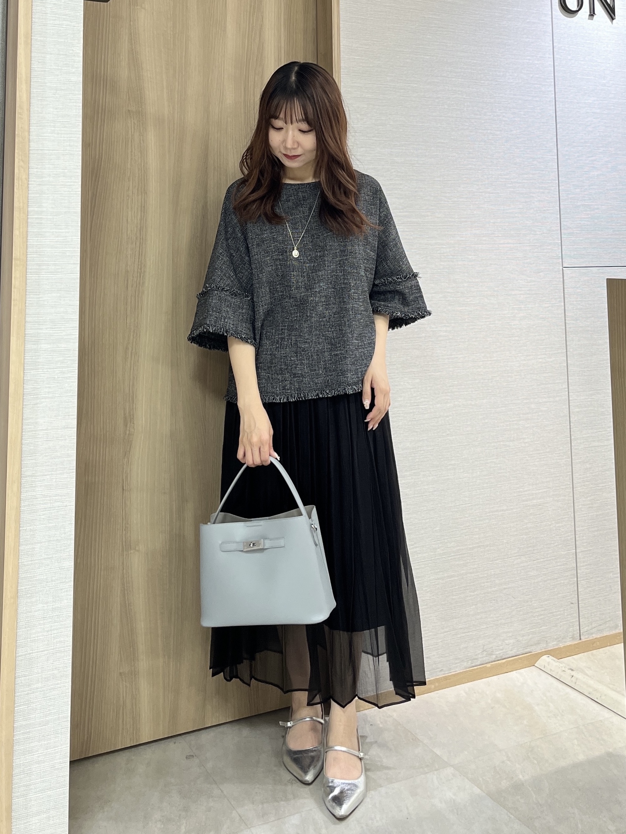 KAHOさんの「UNTITLED｜ドライミックスツィードブラウス」を使ったコーディネート