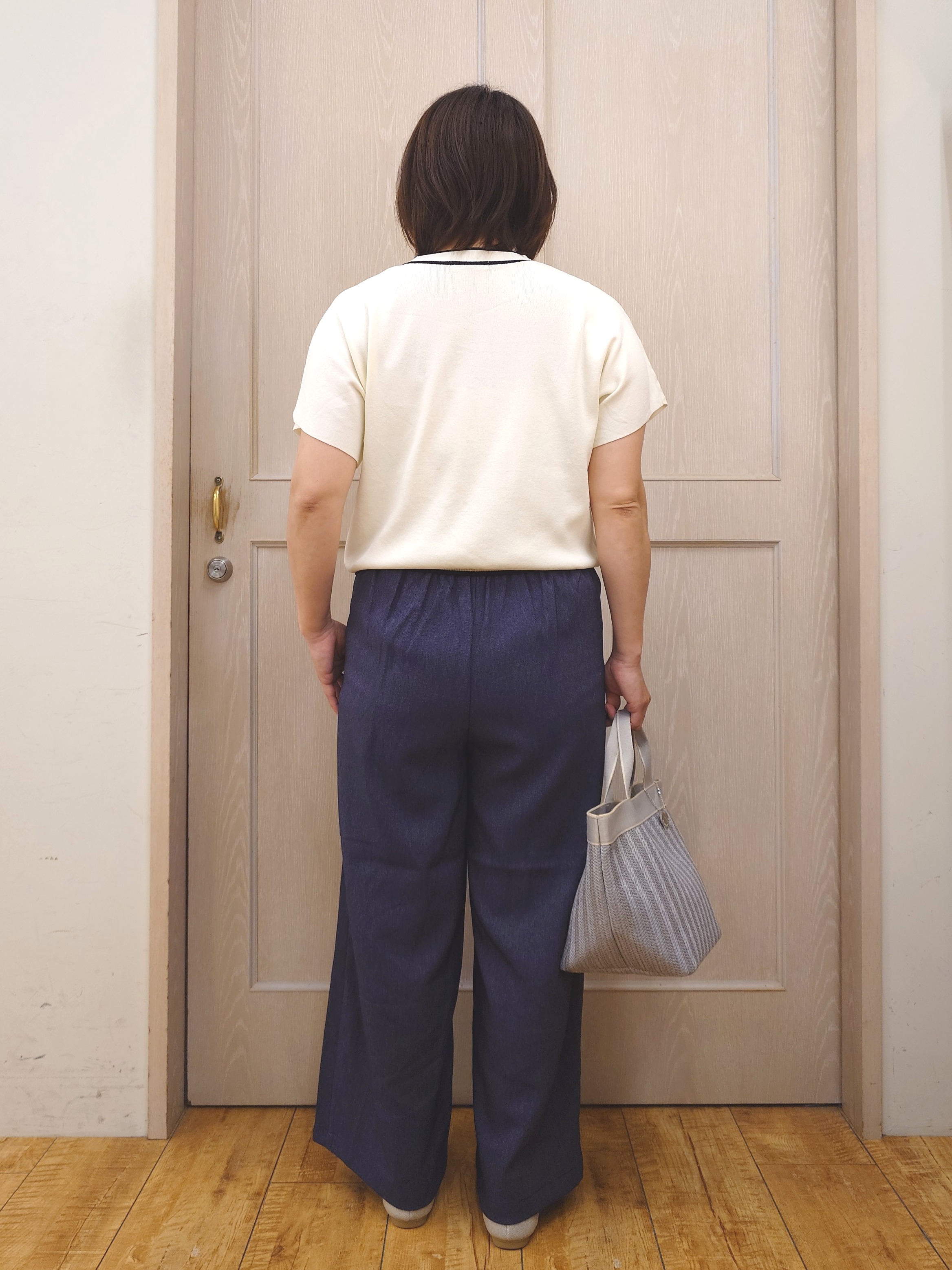 とろろさんの「SHOO･LA･RUE｜【ひんやり/毎日洗える/UV】二の腕も隠せる 配色ボウタイニット」を使ったコーディネート
