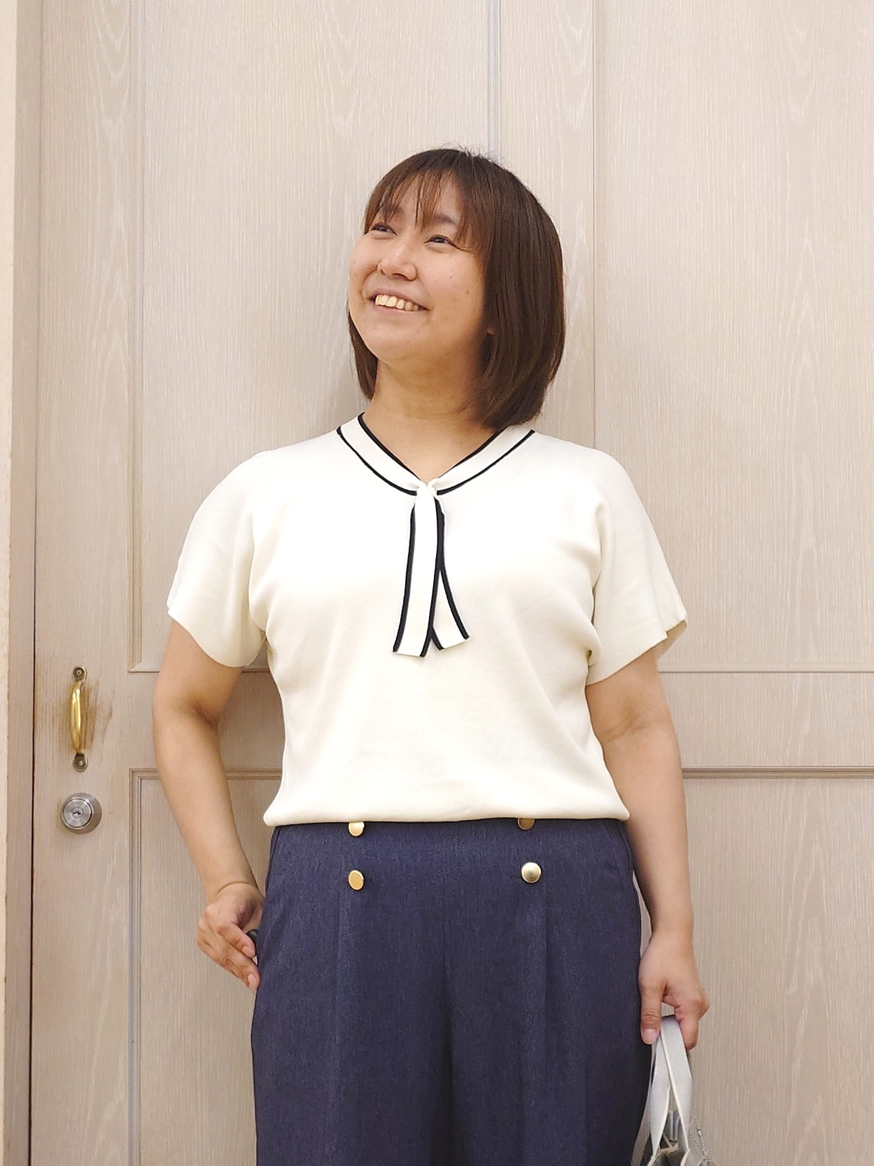 とろろさんの「SHOO･LA･RUE｜【ひんやり/毎日洗える/UV】二の腕も隠せる 配色ボウタイニット」を使ったコーディネート