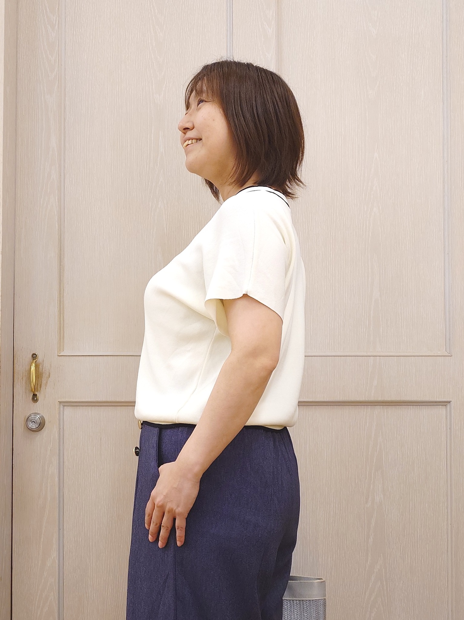 とろろさんの「SHOO･LA･RUE｜【ひんやり/毎日洗える/UV】二の腕も隠せる 配色ボウタイニット」を使ったコーディネート