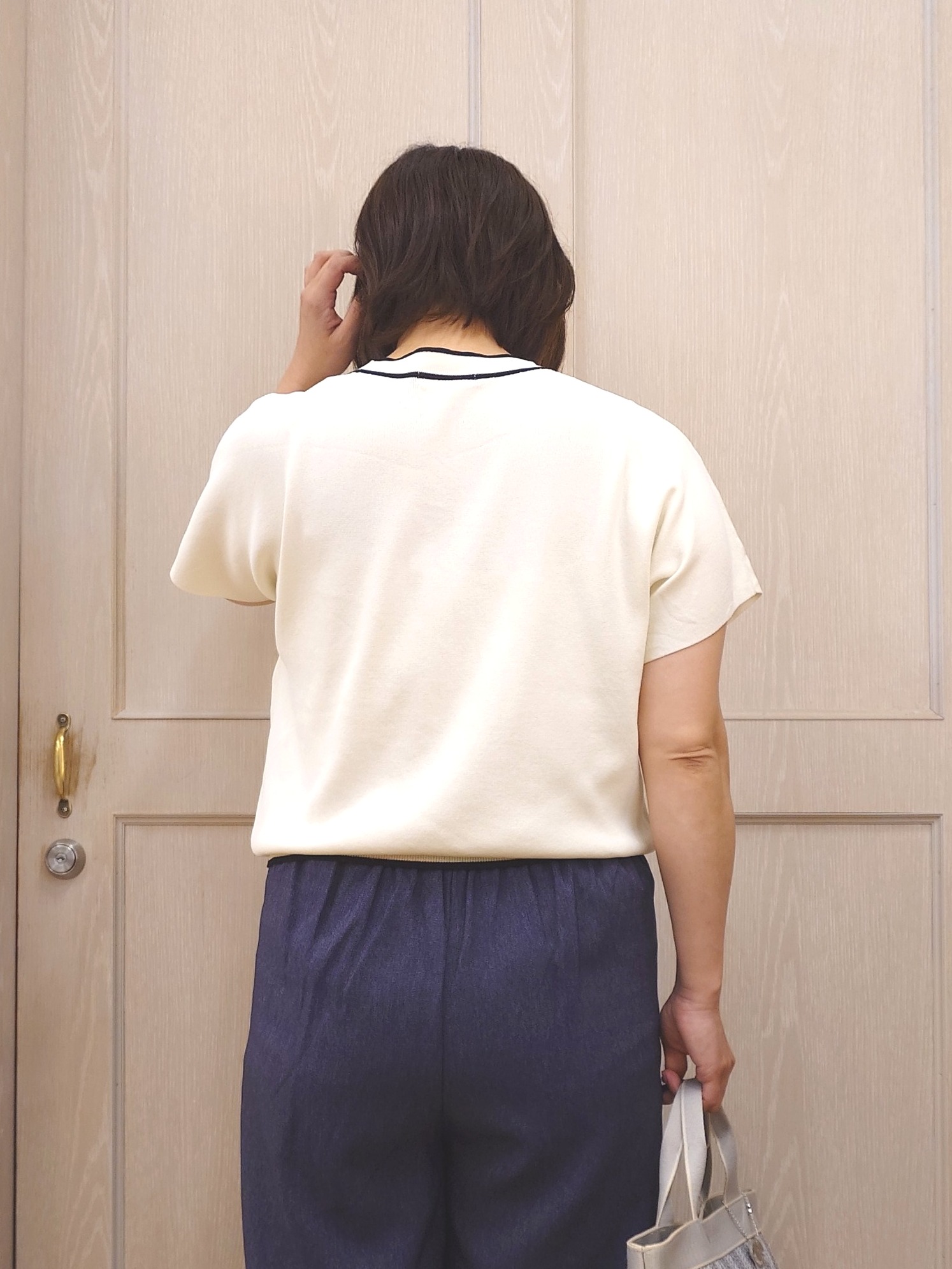 とろろさんの「SHOO･LA･RUE｜【ひんやり/毎日洗える/UV】二の腕も隠せる 配色ボウタイニット」を使ったコーディネート