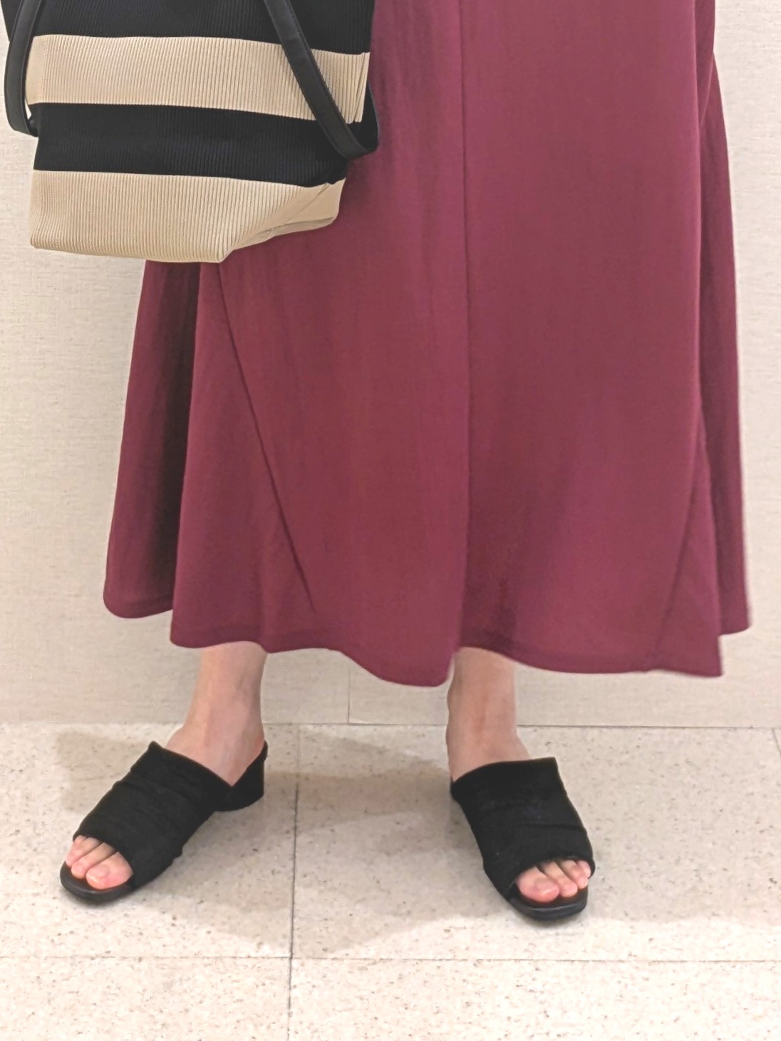 小野紗良さんの「grove｜【低身長さんも選べる着丈】モクロディフレンチワンピース」を使ったコーディネート