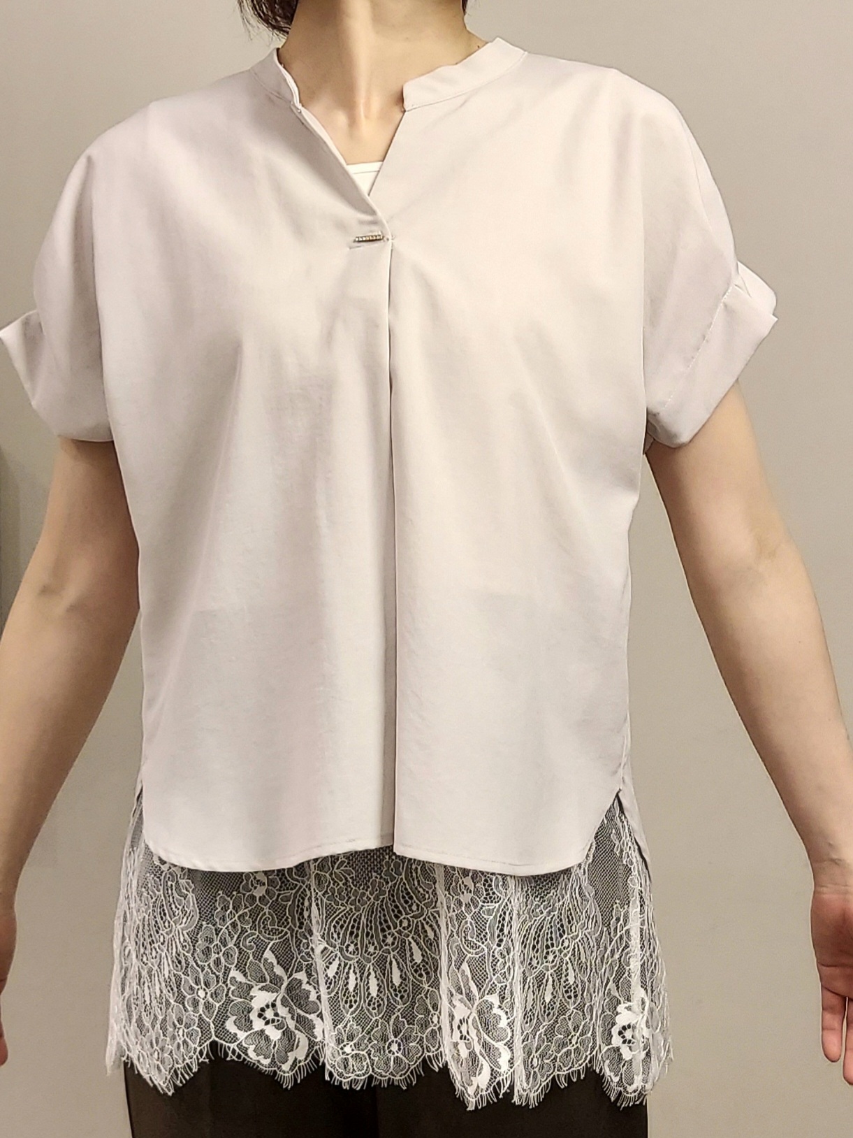 MAKIさんの「index｜【接触冷感／吸水速乾】タックスキッパーブラウス《防シワ／イージーアイロン／洗濯機OK／9col》」を使ったコーディネート