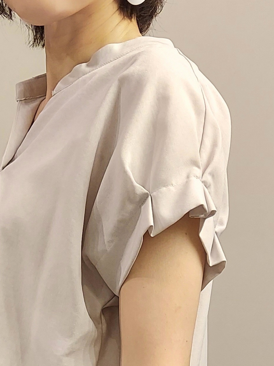 MAKIさんの「index｜【接触冷感／吸水速乾】タックスキッパーブラウス《防シワ／イージーアイロン／洗濯機OK／9col》」を使ったコーディネート