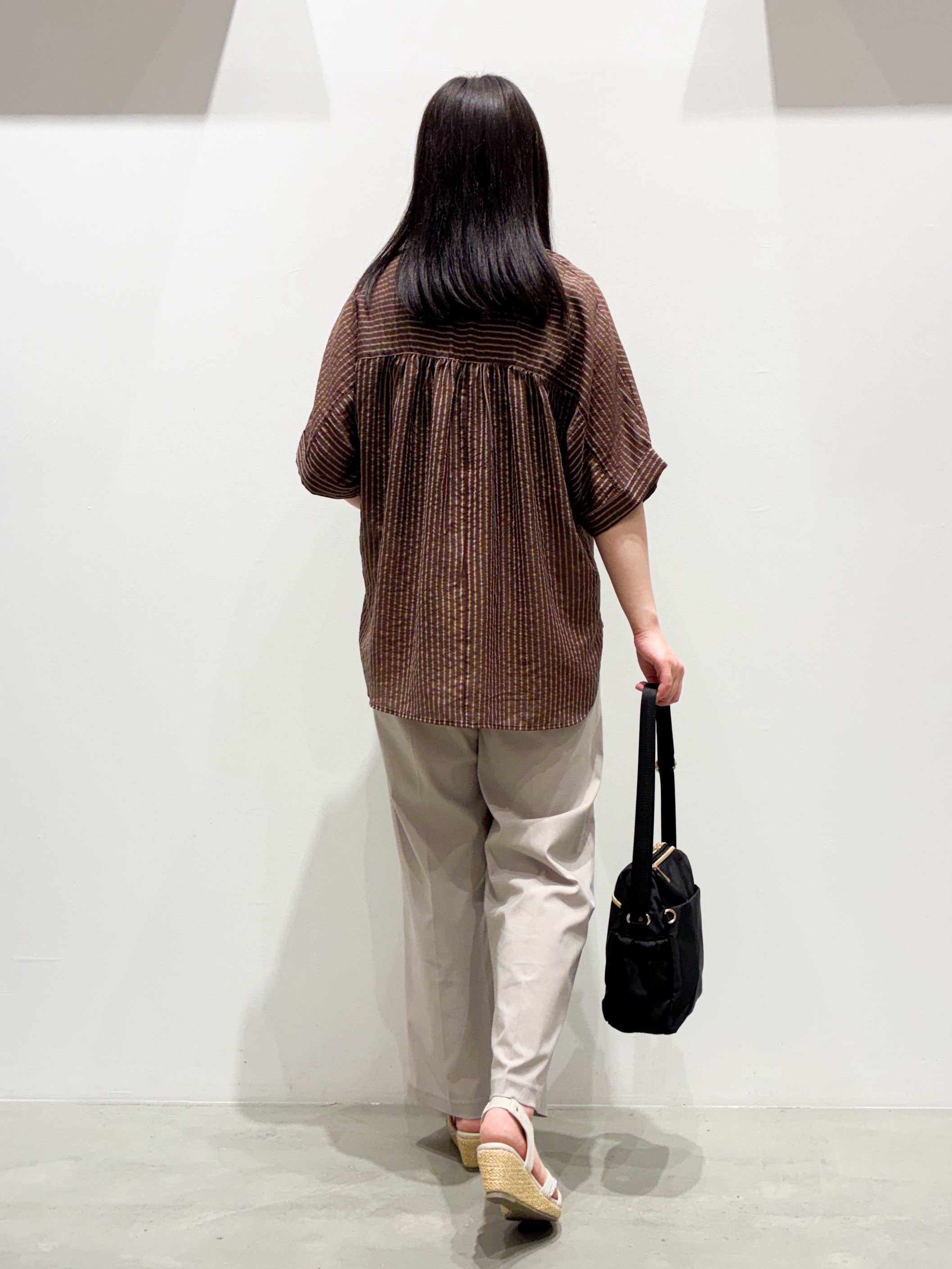 seinaさんの「grove｜【洗濯機◎・体型カバー】ON/OFF使える、シアースキッパーシャツ」を使ったコーディネート