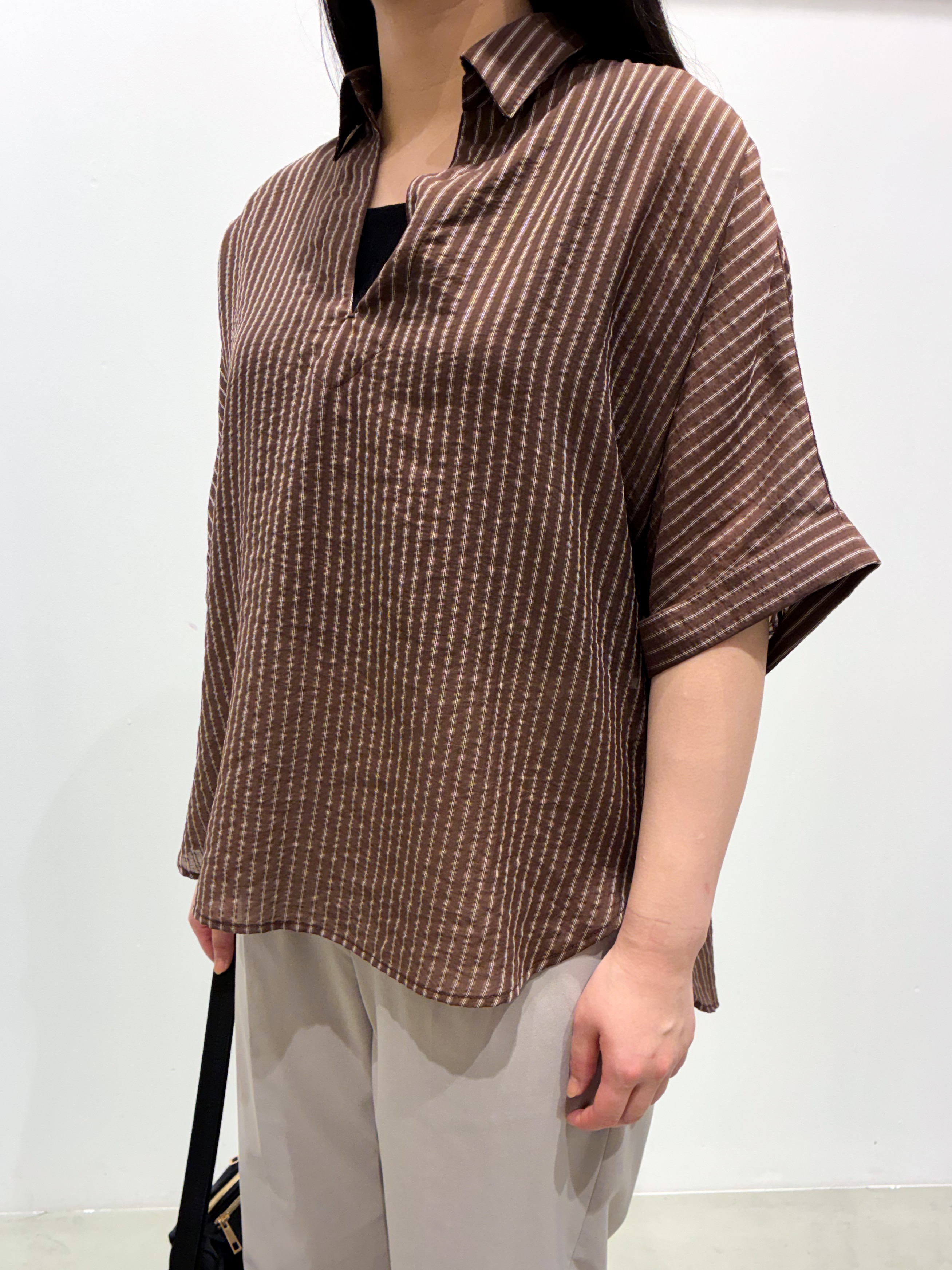 seinaさんの「grove｜【洗濯機◎・体型カバー】ON/OFF使える、シアースキッパーシャツ」を使ったコーディネート