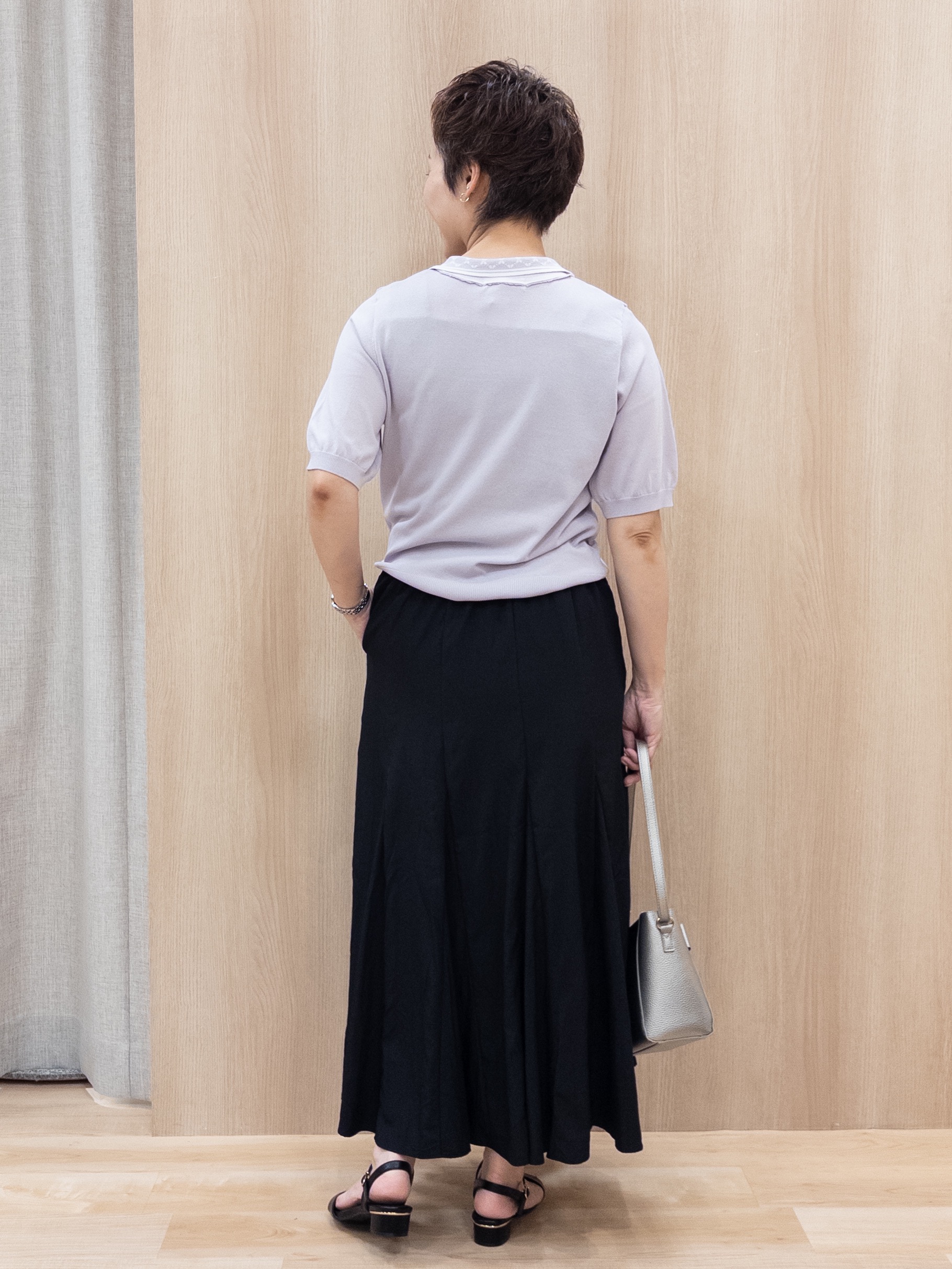シュウコさんの「grove｜【大人気アイテム5分袖で登場！】スカーフ柄ボウタイ五分袖ニットプルオーバ―」を使ったコーディネート