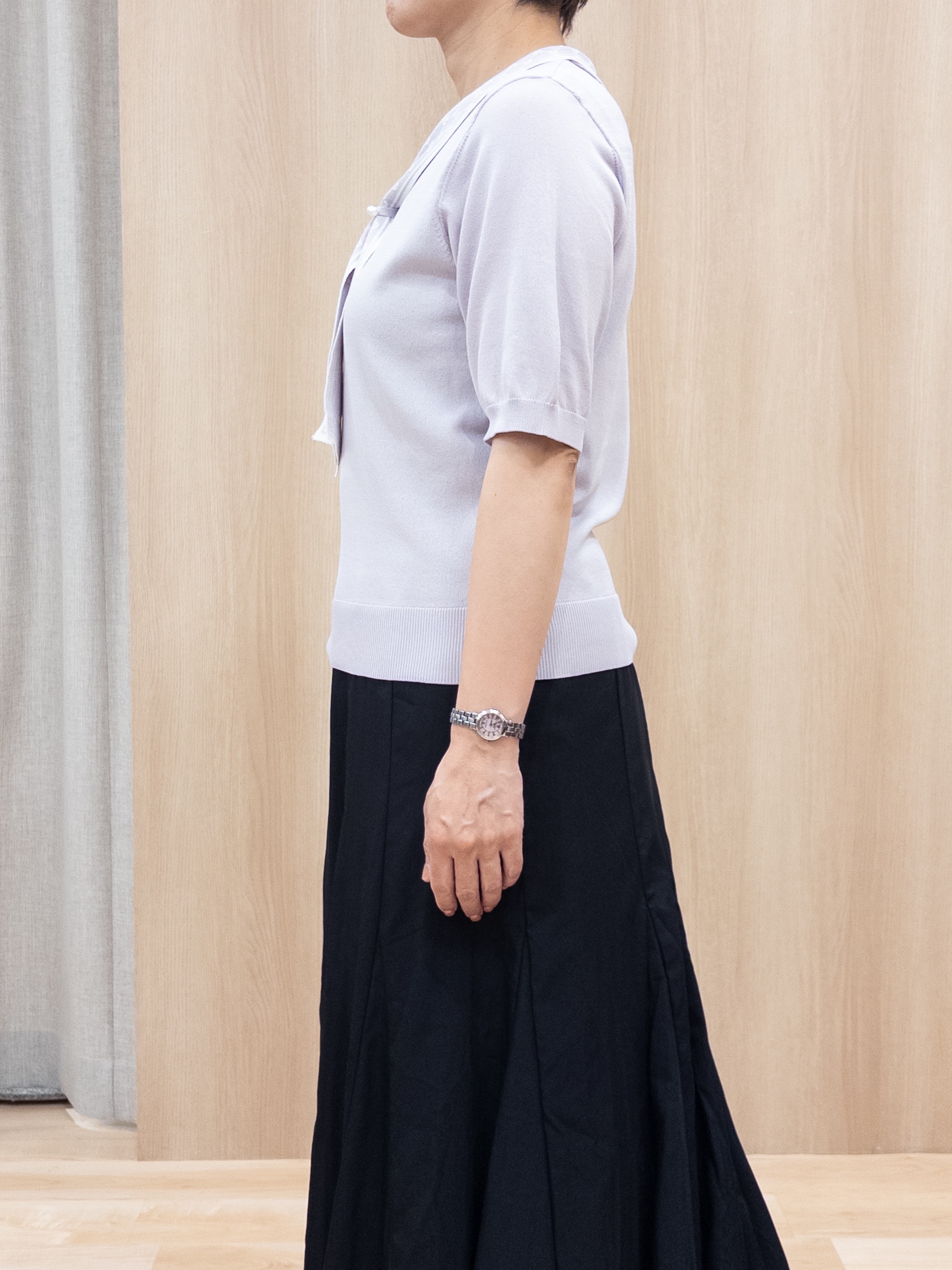 シュウコさんの「grove｜【大人気アイテム5分袖で登場！】スカーフ柄ボウタイ五分袖ニットプルオーバ―」を使ったコーディネート