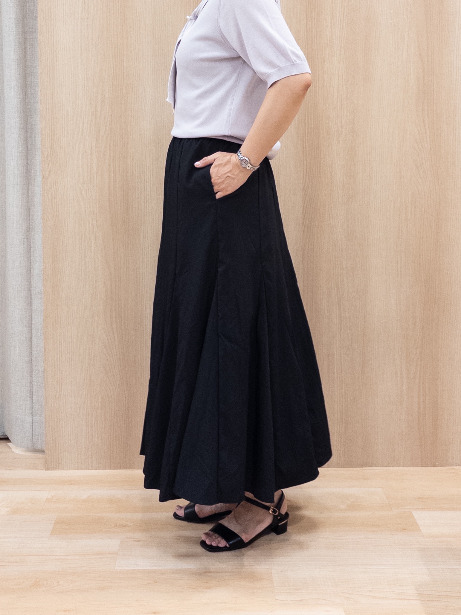 シュウコさんの「grove｜【大人気アイテム5分袖で登場！】スカーフ柄ボウタイ五分袖ニットプルオーバ―」を使ったコーディネート