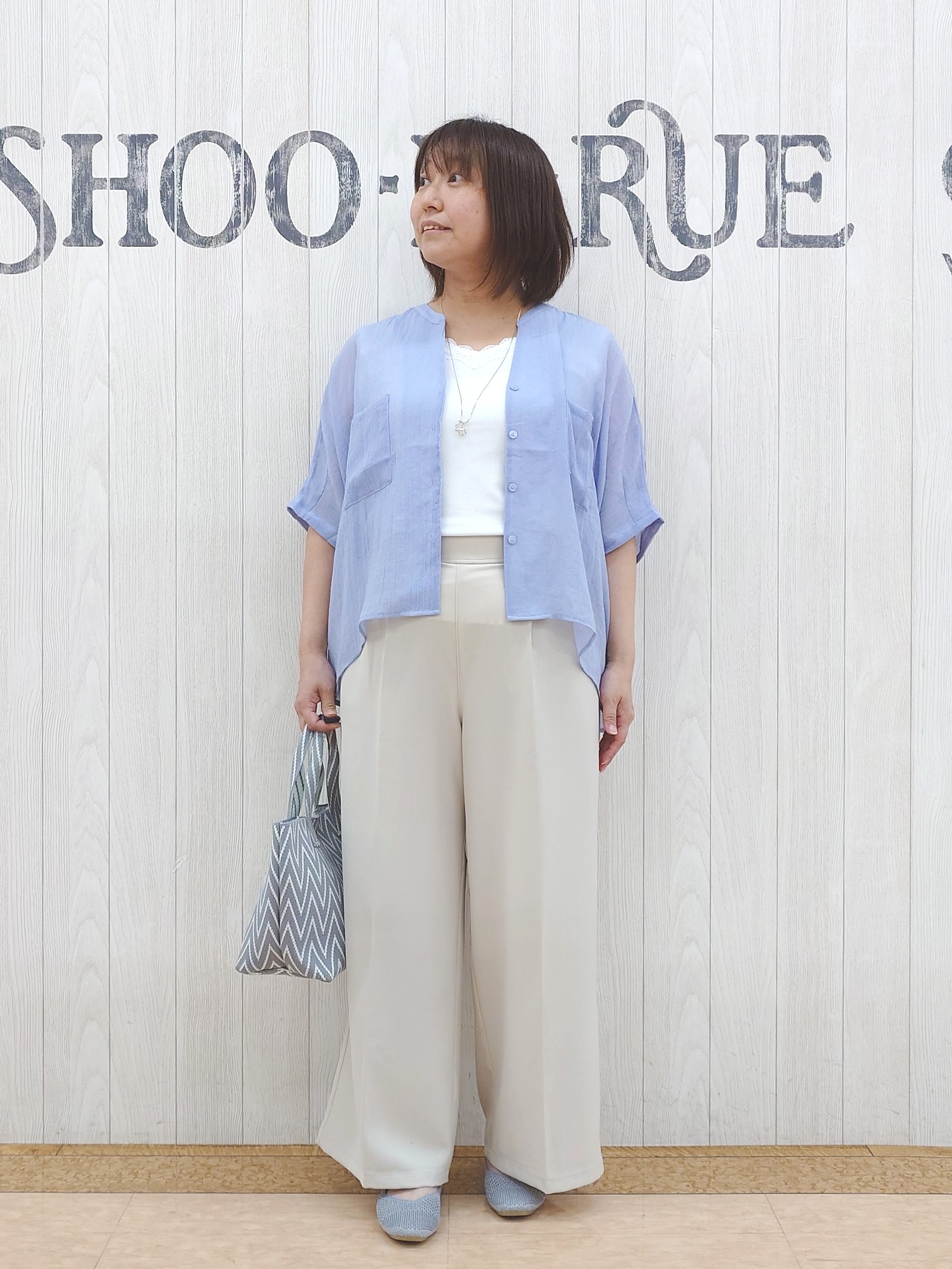 とろろさんの「SHOO･LA･RUE｜【洗濯機可/選べる6色】ナチュラルな風合いが魅力 ゆったり楊柳シアードルマンブラウス」を使ったコーディネート