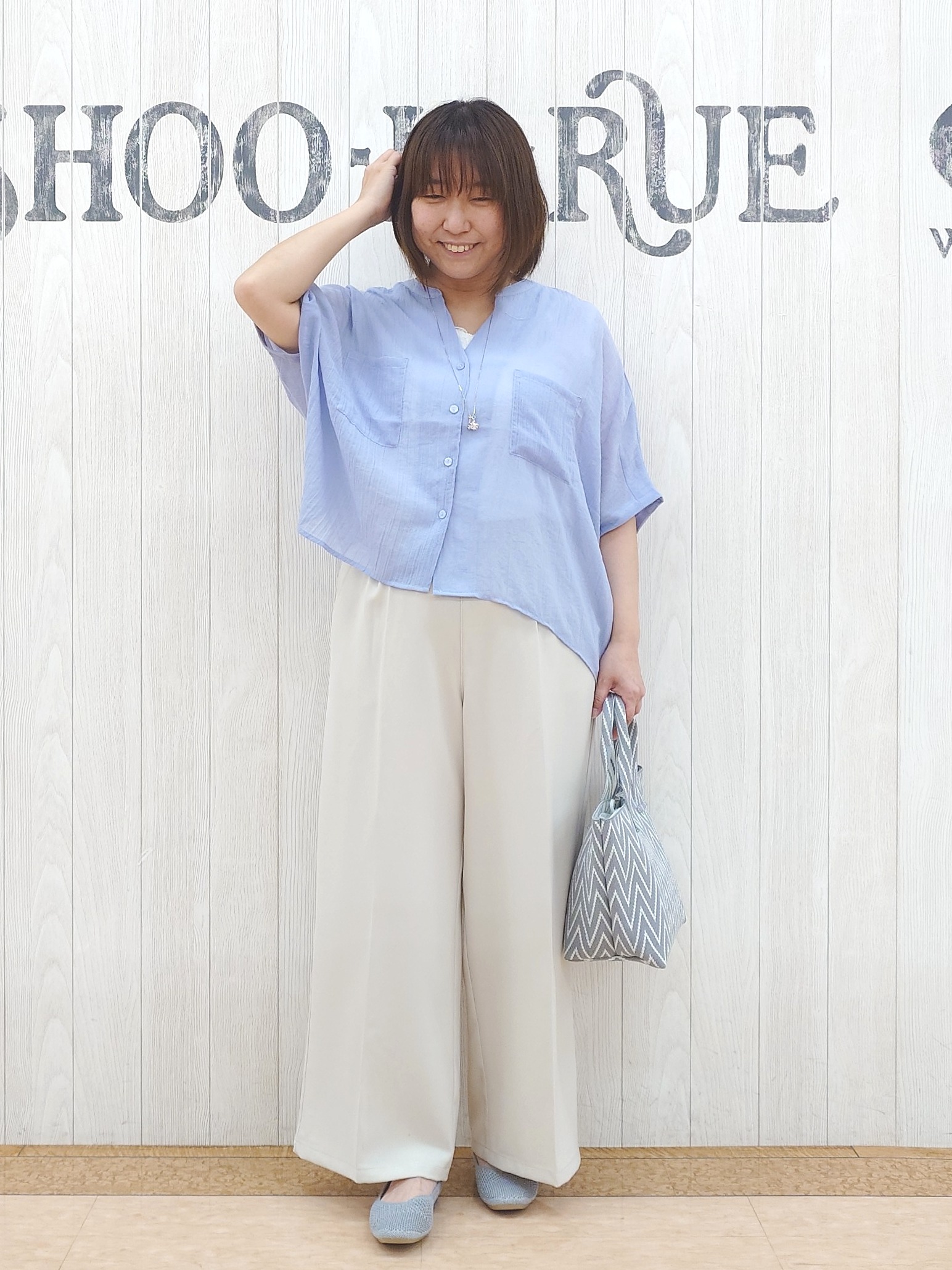 とろろさんの「SHOO･LA･RUE｜【洗濯機可/選べる6色】ナチュラルな風合いが魅力 ゆったり楊柳シアードルマンブラウス」を使ったコーディネート