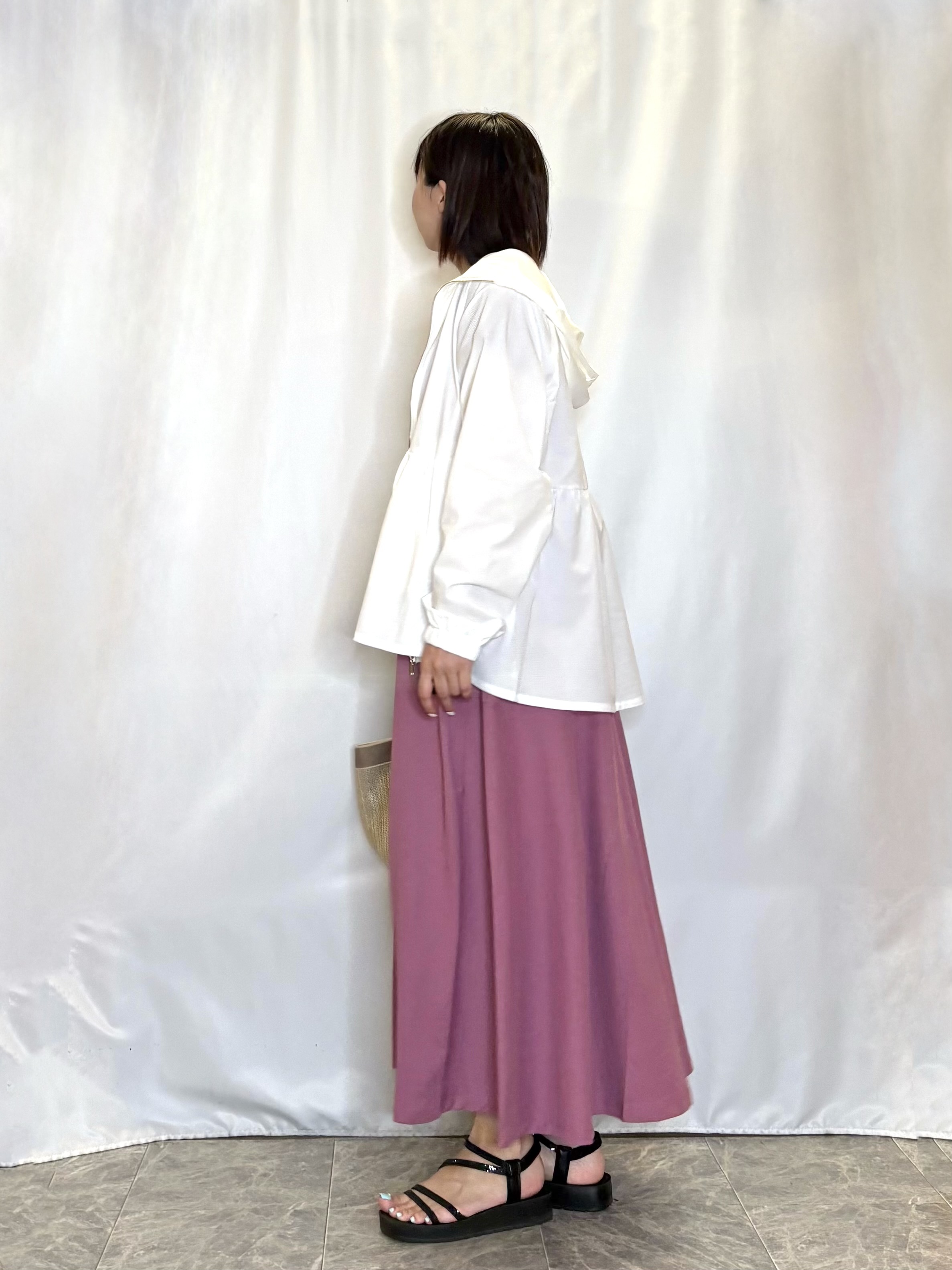 ネリさんの「SHOO･LA･RUE｜【ひんやり/S-LL/体型カバー】日焼け対策にも女性らしさを UVカットペプラムパーカ」を使ったコーディネート