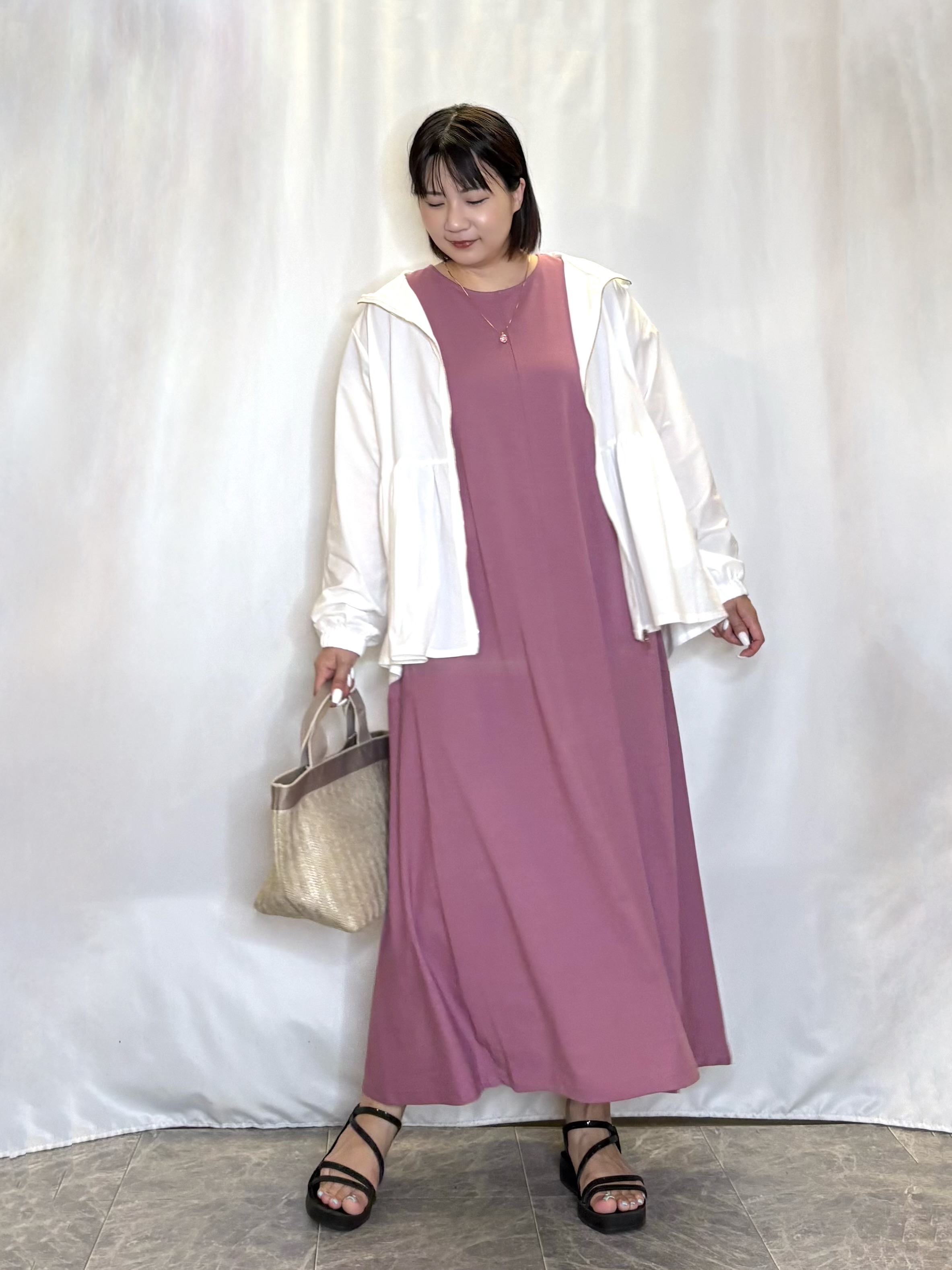 ネリさんの「SHOO･LA･RUE｜【ひんやり/S-LL/体型カバー】日焼け対策にも女性らしさを UVカットペプラムパーカ」を使ったコーディネート