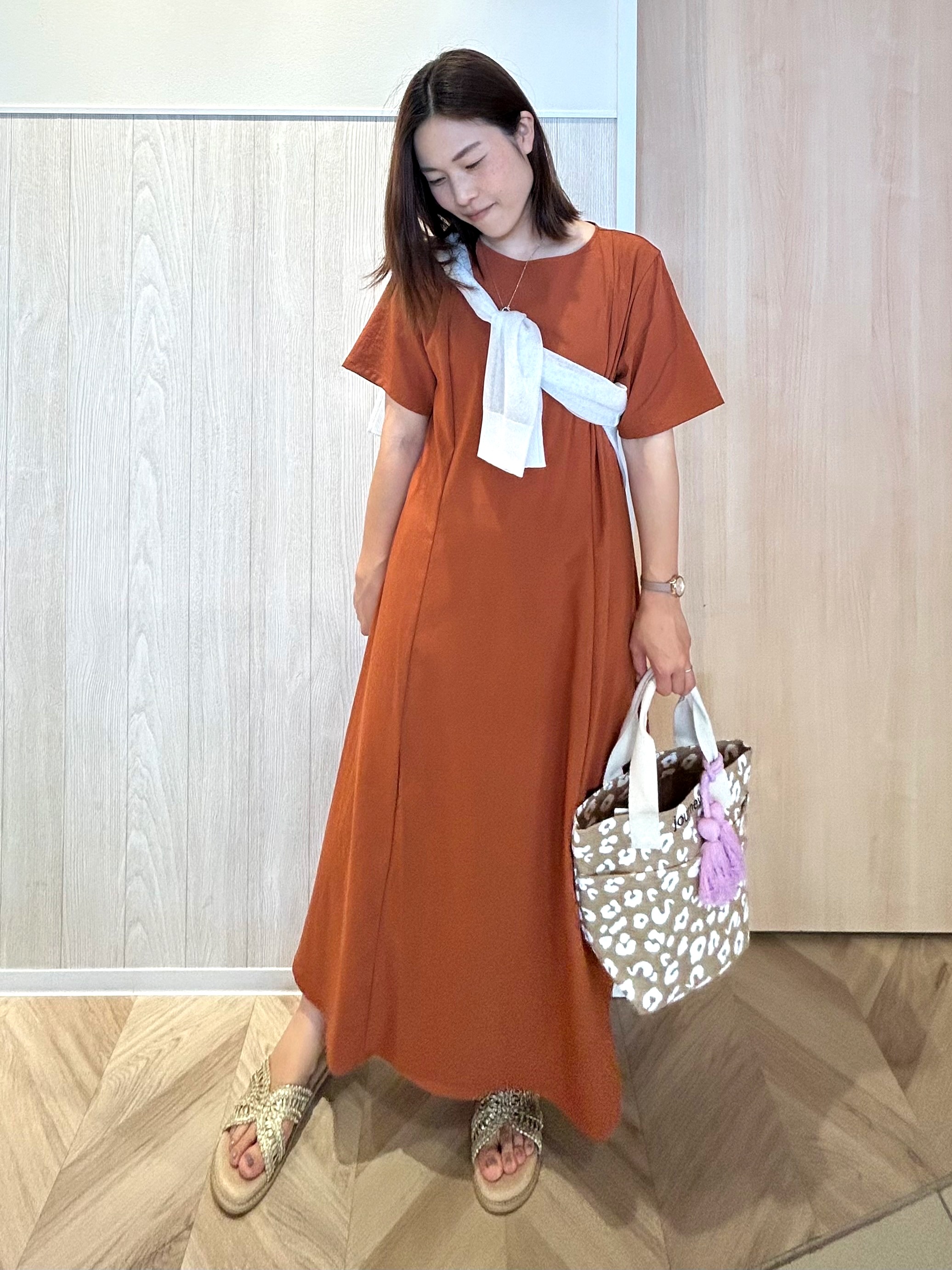 tomoさんの「SHOO･LA･RUE｜【さらり快適/洗濯機可/S-LL】シアーラメカーディガン」を使ったコーディネート