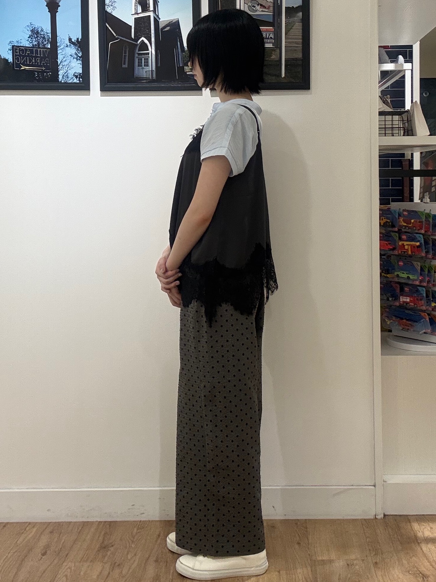三浦りおんさんの「Dessin｜バンドカラーフロントフリルブラウス」を使ったコーディネート