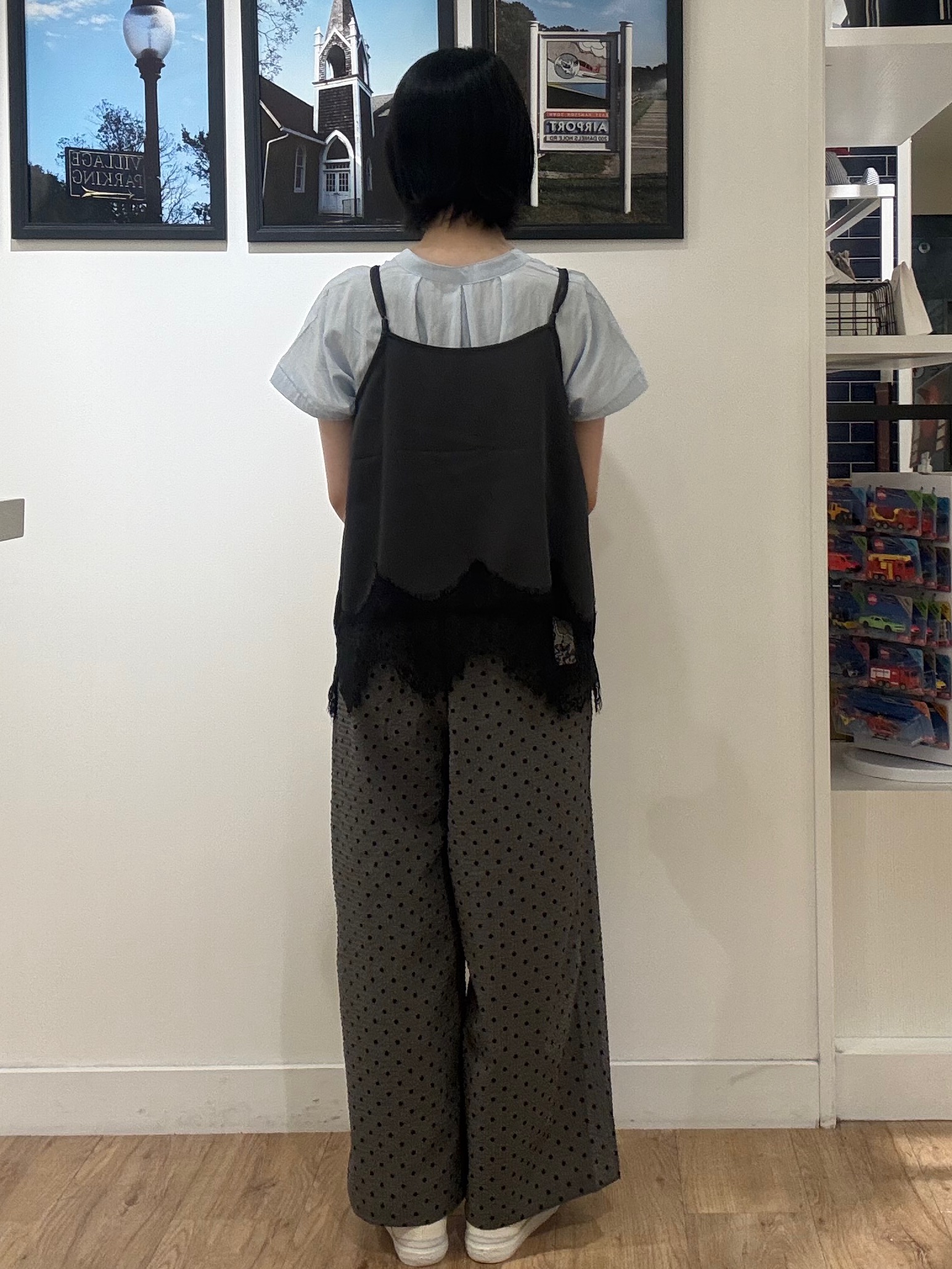 三浦りおんさんの「Dessin｜バンドカラーフロントフリルブラウス」を使ったコーディネート