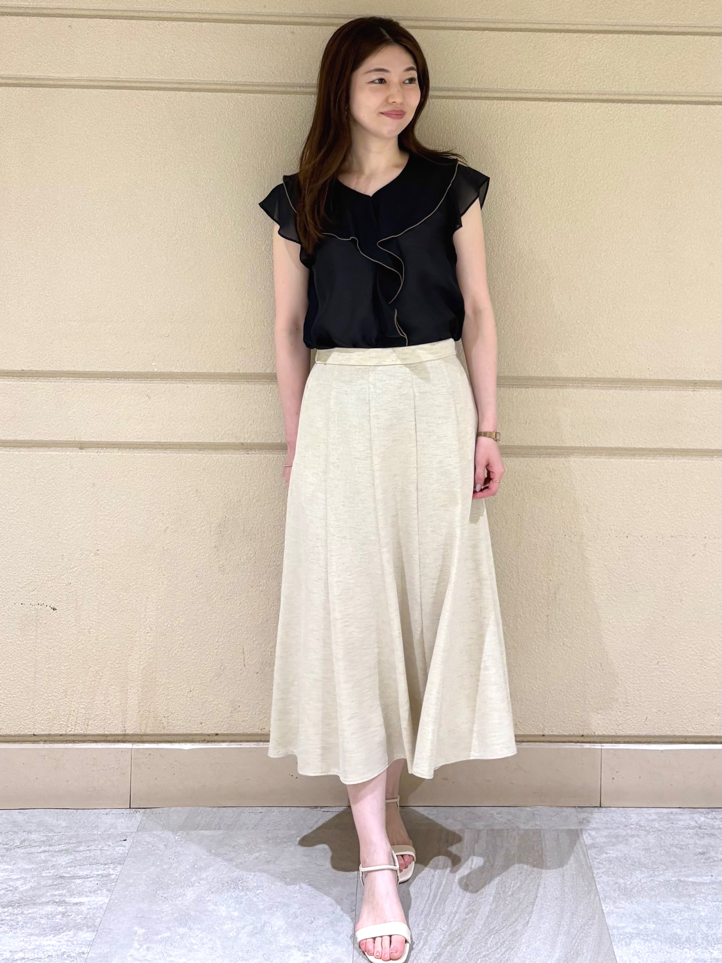 sakiさんの「COUP DE CHANCE｜【手洗い可／日本製】フリルブラウス」を使ったコーディネート