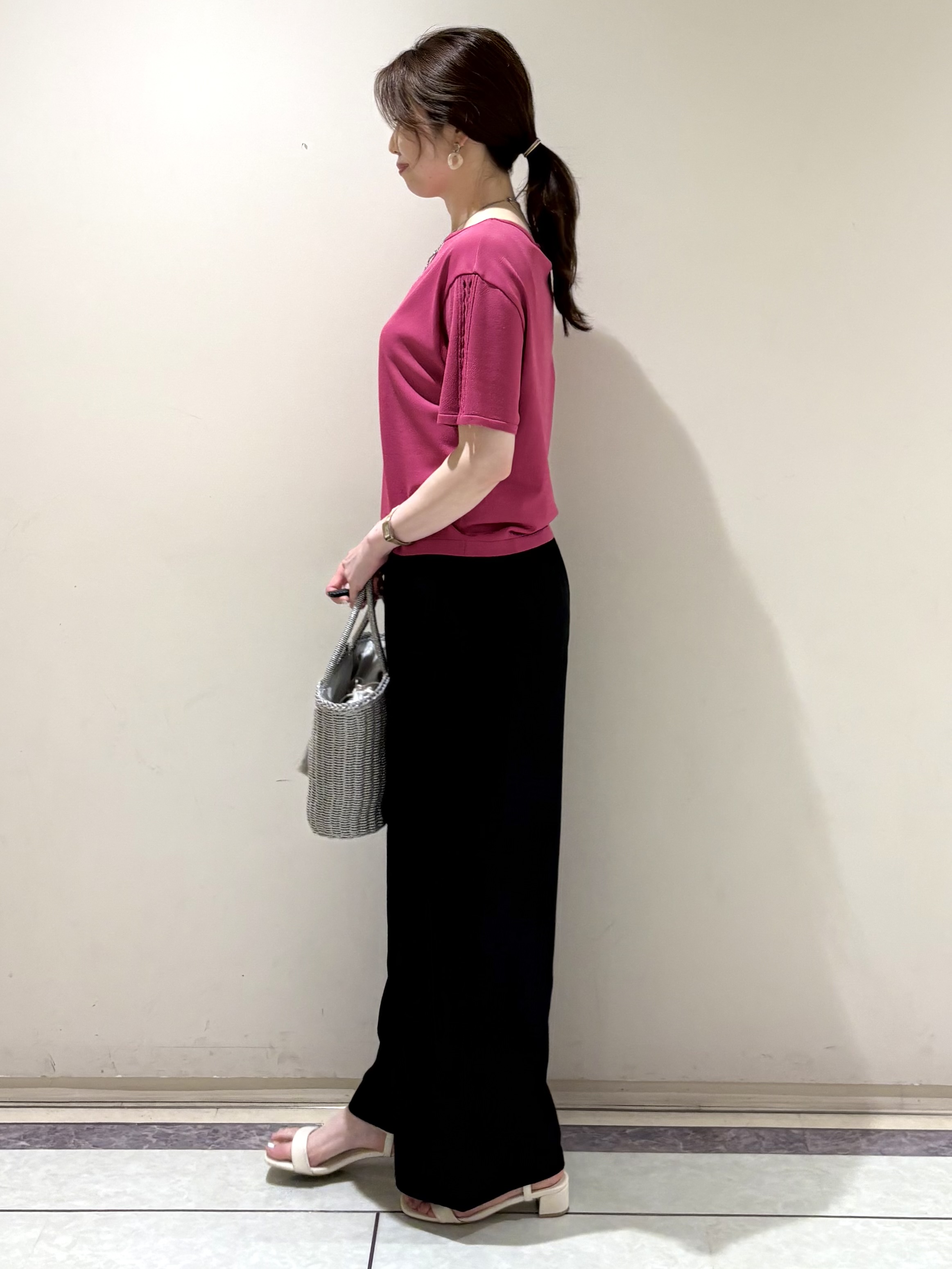 sakiさんの「COUP DE CHANCE｜【手洗い可／日本製／接触冷感】袖クロス編みニット」を使ったコーディネート