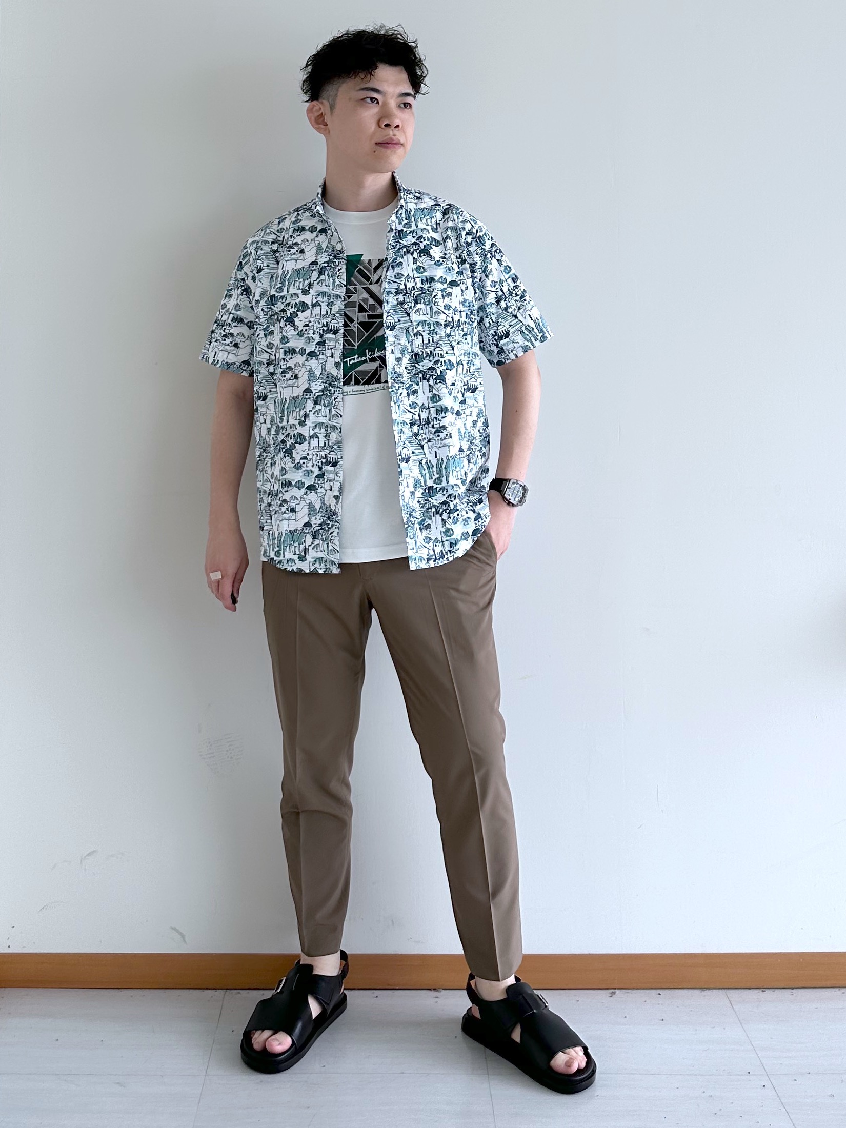 イッシーさんの「TAKEO KIKUCHI｜JFP DotAir（R）リゾートプリント半袖シャツ」を使ったコーディネート