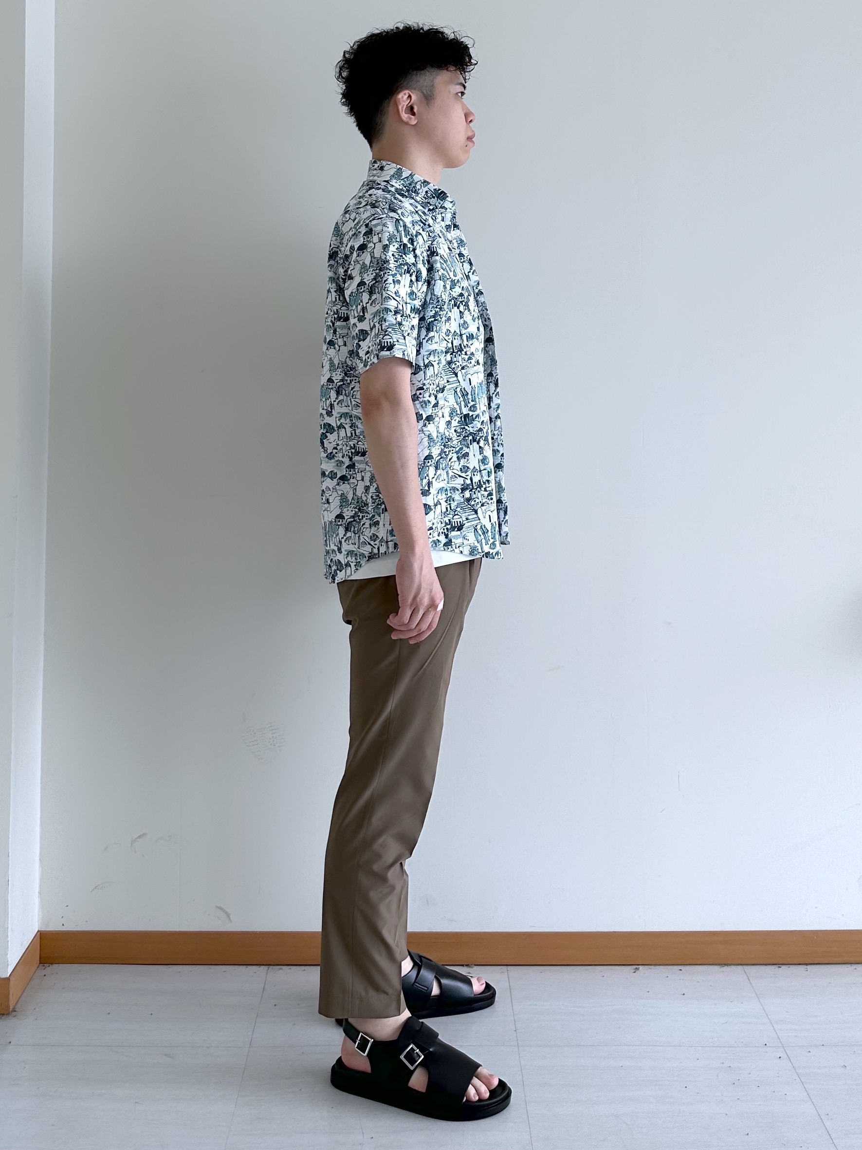 イッシーさんの「TAKEO KIKUCHI｜JFP DotAir（R）リゾートプリント半袖シャツ」を使ったコーディネート