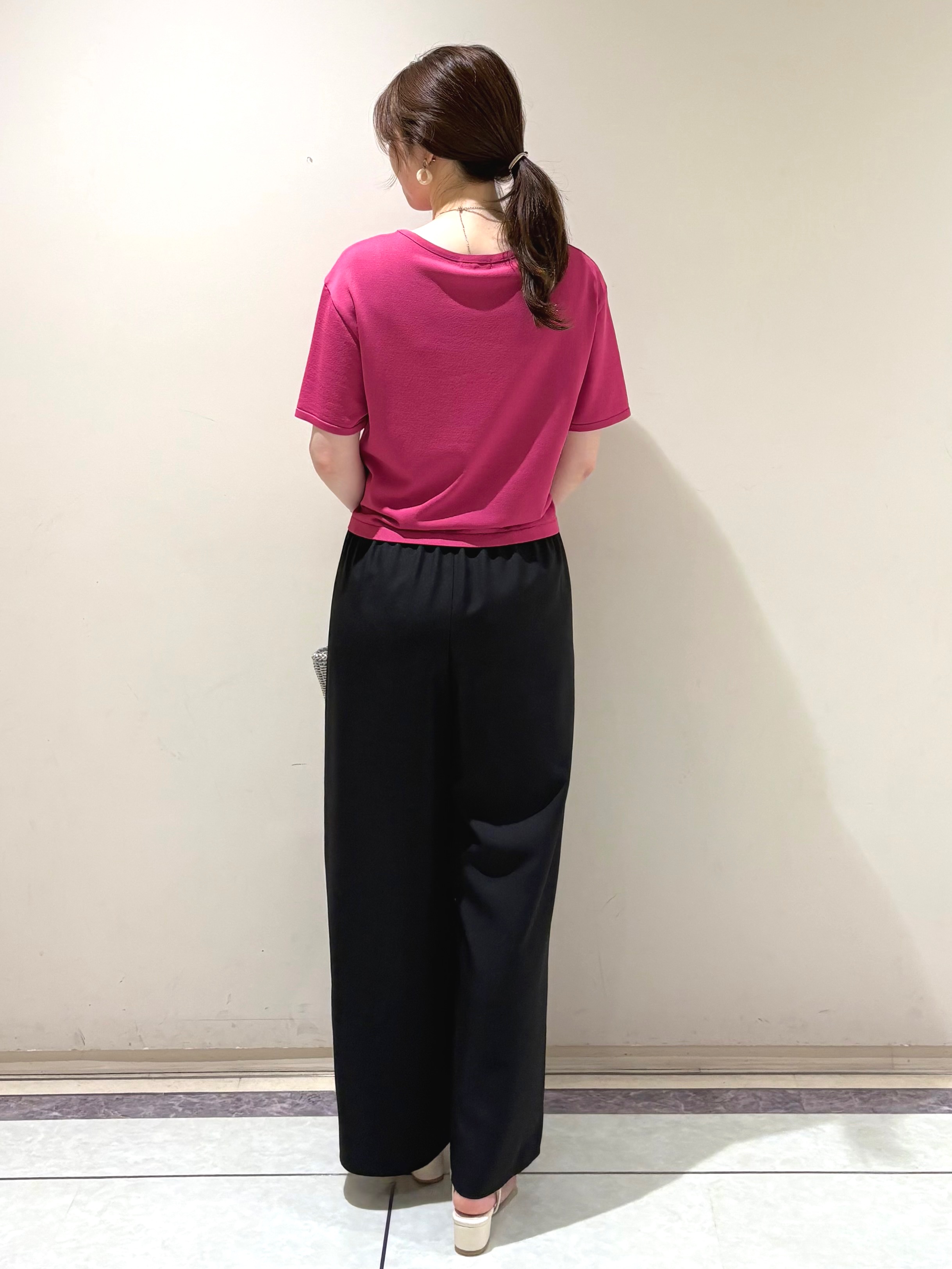sakiさんの「COUP DE CHANCE｜【手洗い可／日本製／接触冷感】袖クロス編みニット」を使ったコーディネート
