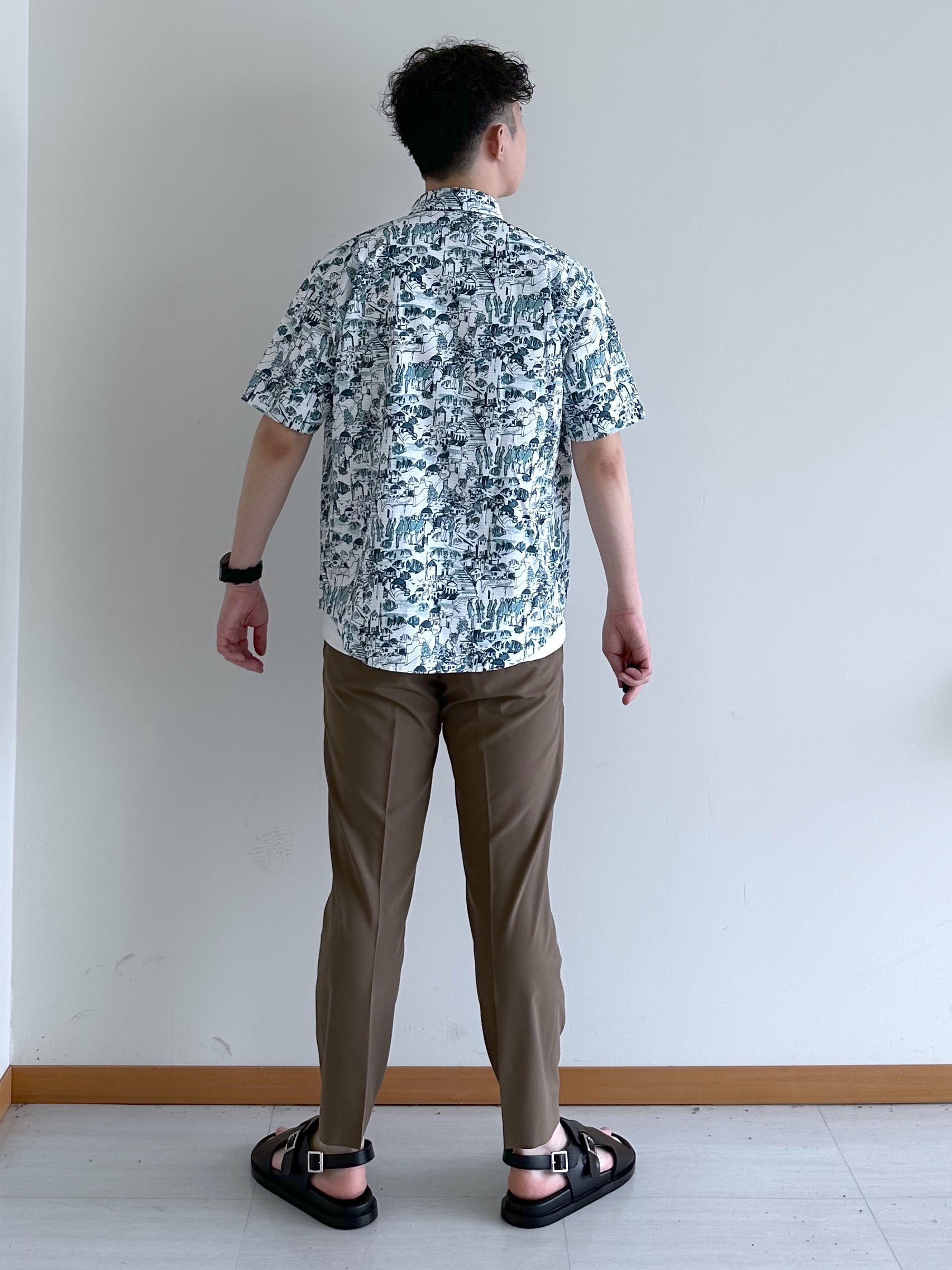 イッシーさんの「TAKEO KIKUCHI｜JFP DotAir（R）リゾートプリント半袖シャツ」を使ったコーディネート