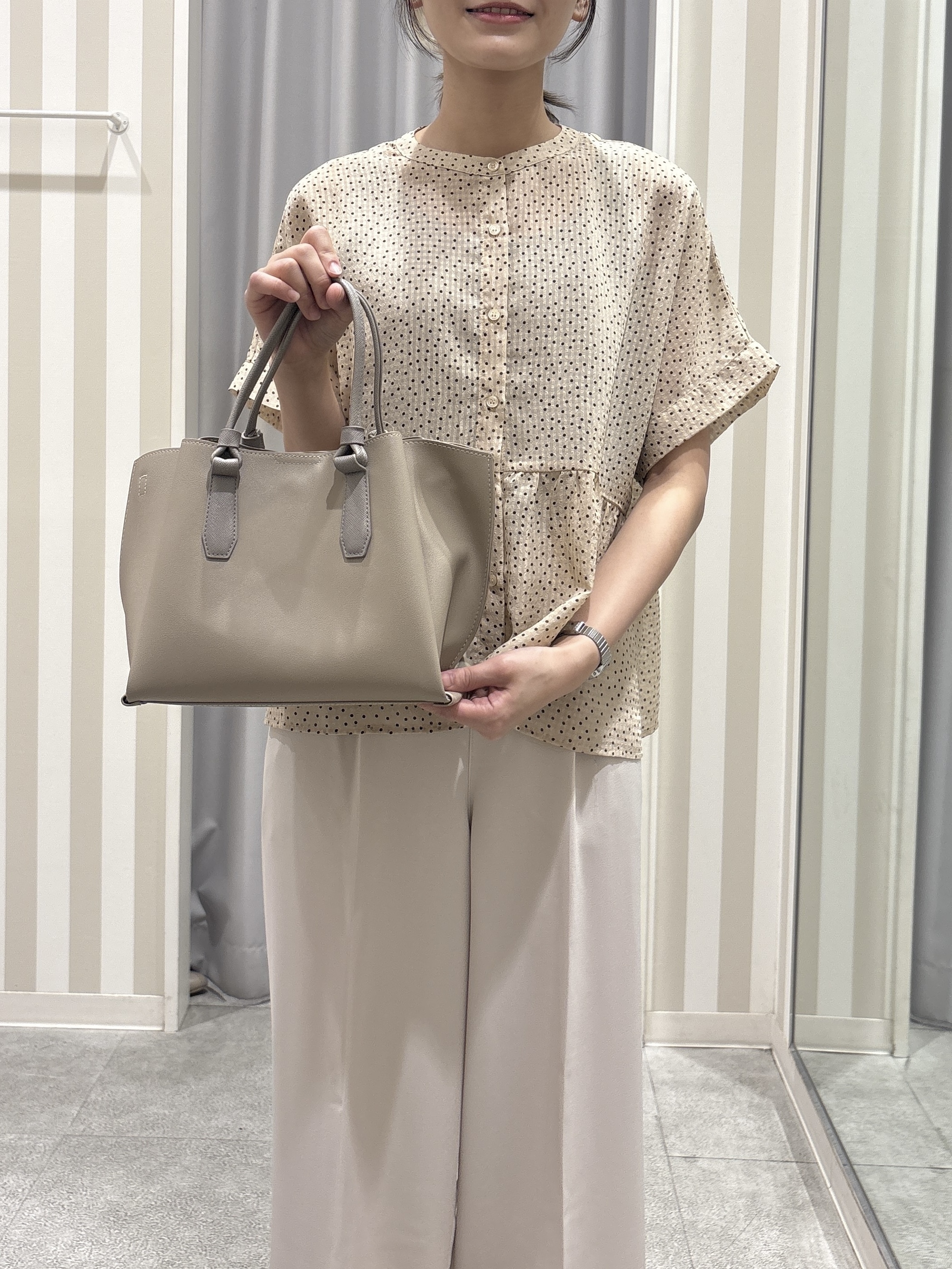 Rikaさんの「SHOO･LA･RUE｜2WAYシアーペプラムブラウス」を使ったコーディネート