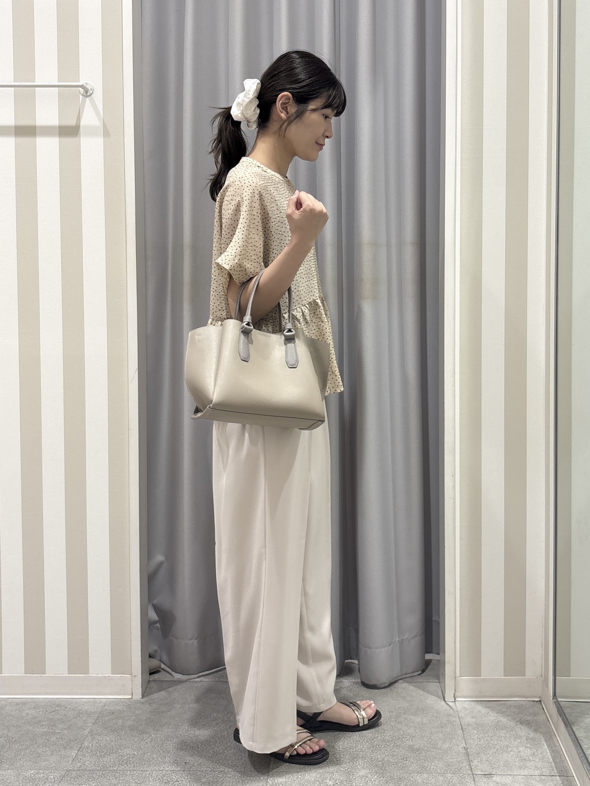 Rikaさんの「SHOO･LA･RUE｜2WAYシアーペプラムブラウス」を使ったコーディネート