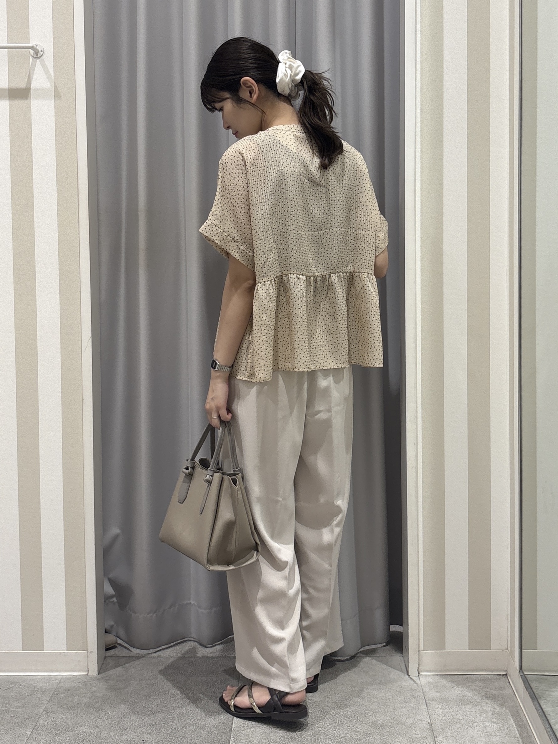 Rikaさんの「SHOO･LA･RUE｜2WAYシアーペプラムブラウス」を使ったコーディネート