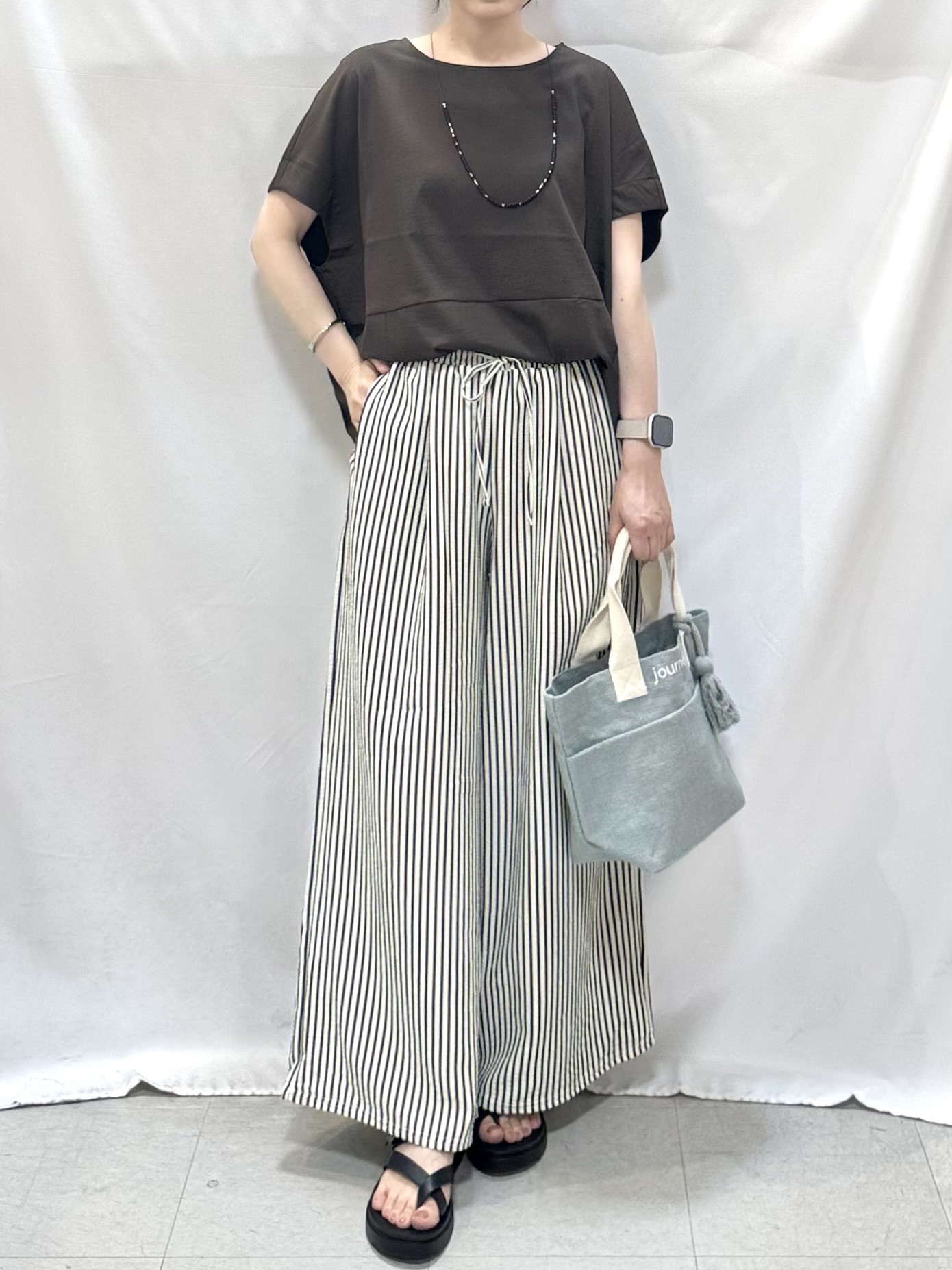 𝐇𝐢𝐫𝐨𝐦𝐢さんの「SHOO･LA･RUE｜【洗濯機可/セットアップ可】軽凛(かろりん) ひんやり切替コクーントップス」を使ったコーディネート