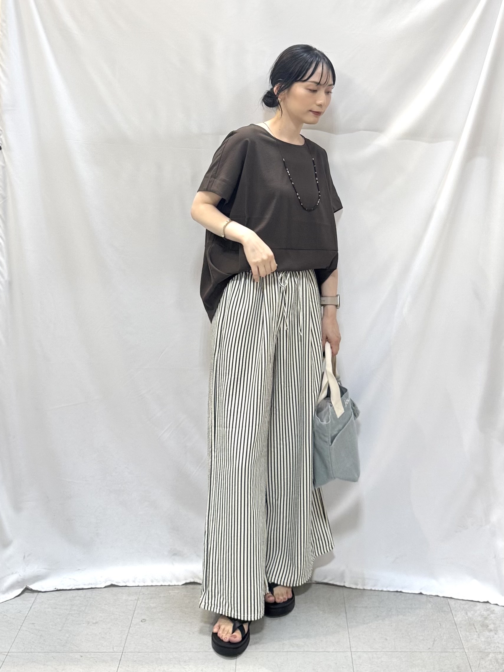 𝐇𝐢𝐫𝐨𝐦𝐢さんの「SHOO･LA･RUE｜【洗濯機可/セットアップ可】軽凛(かろりん) ひんやり切替コクーントップス」を使ったコーディネート