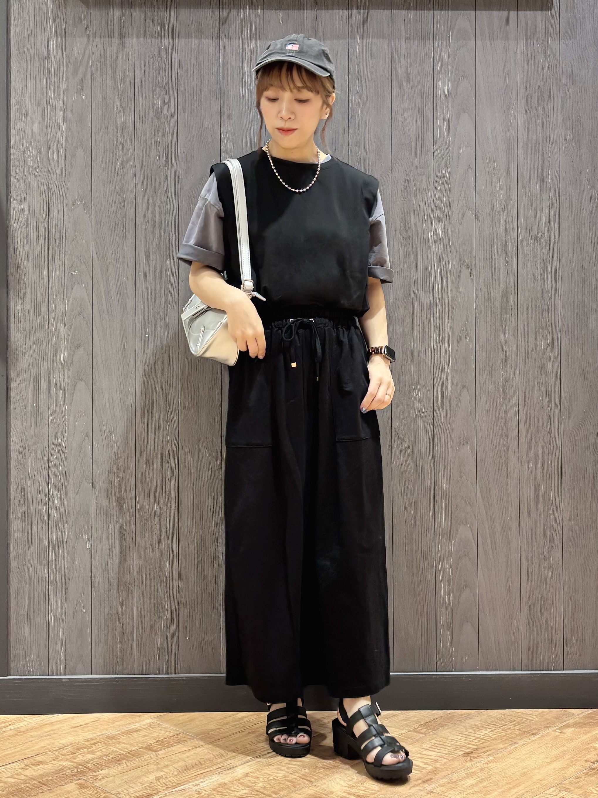 meiさんの「SHOO･LA･RUE｜【UVカット/接触冷感】とろみタックノースリーブトップス」を使ったコーディネート