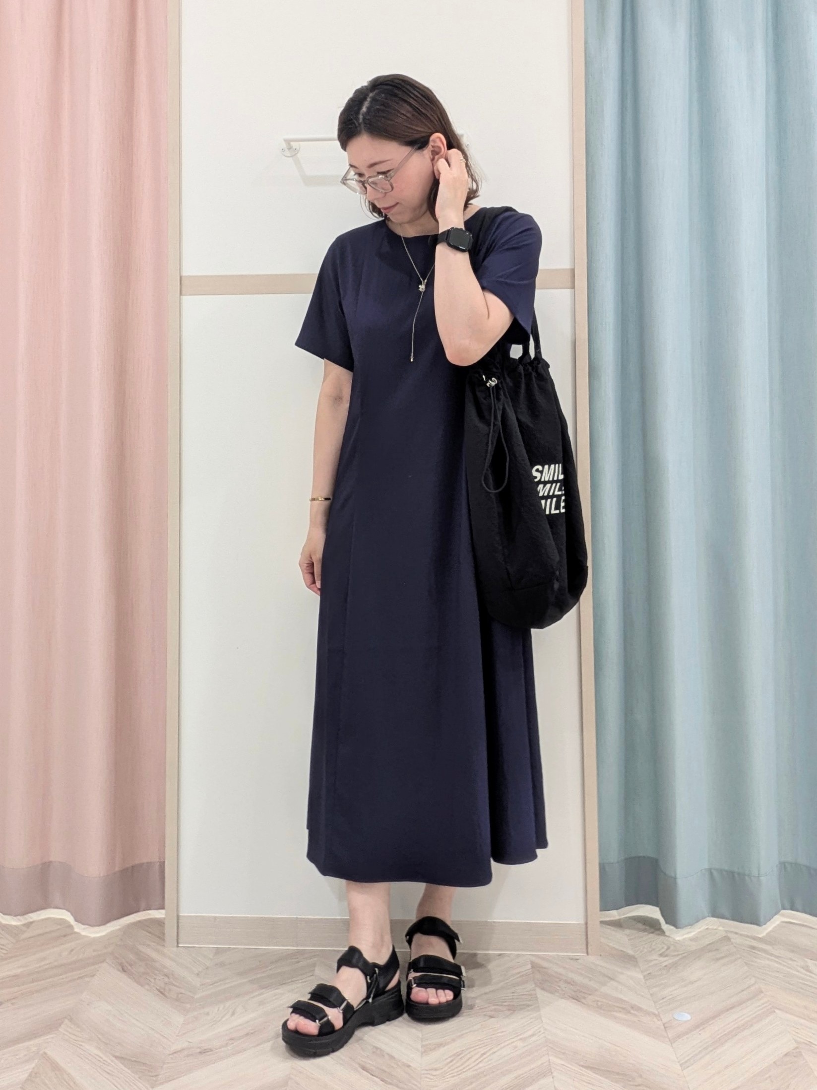 miyuさんの「SHOO･LA･RUE｜【ひんやり/洗濯機可/体型カバー】二の腕隠れる ゆるっと襟ギャザーレーヨンブラウス」を使ったコーディネート