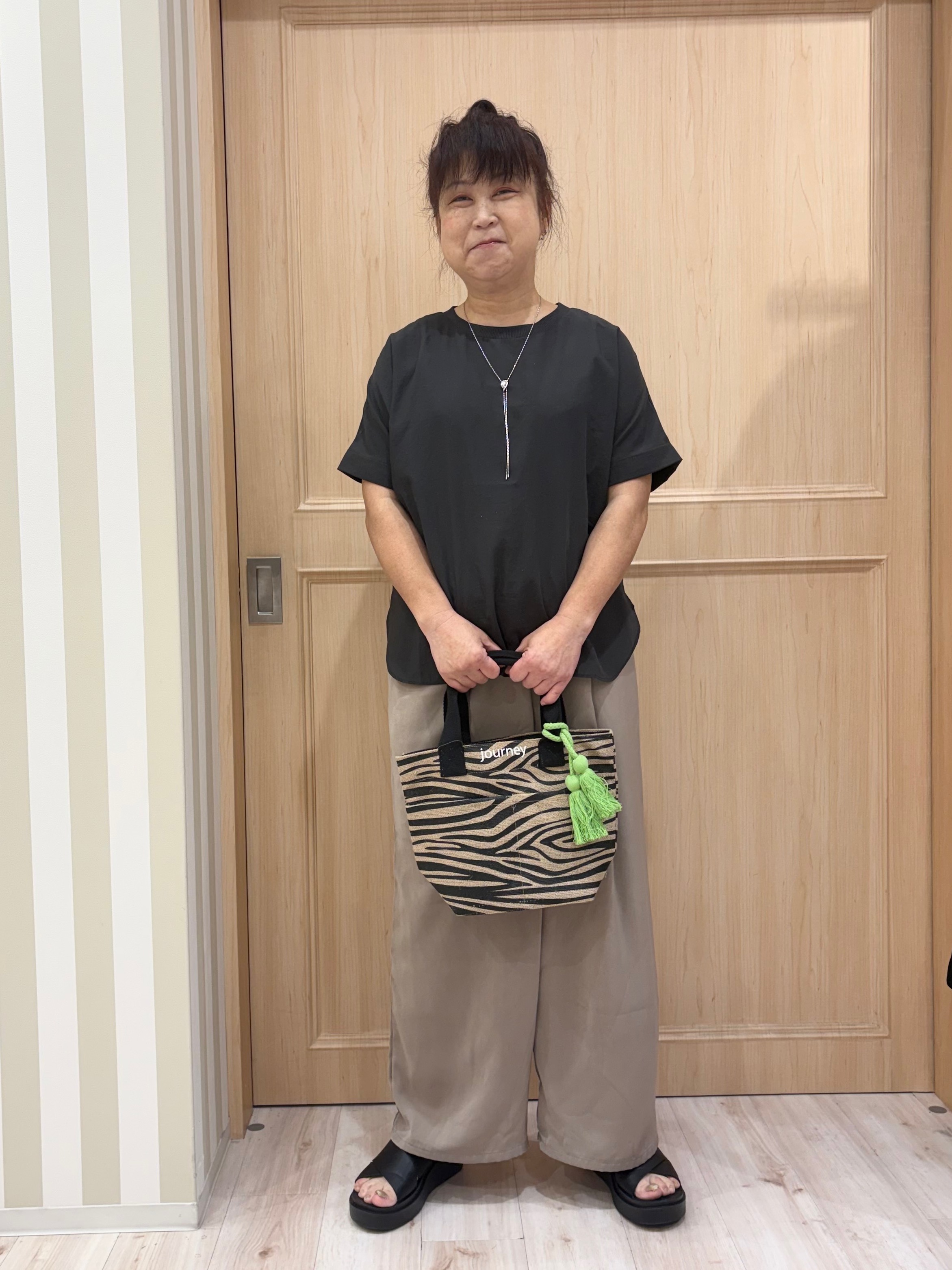 モランさんの「SHOO･LA･RUE｜【着丈選べる/ひんやり/体型カバー】洗濯後しわになりにくい さらっとドルマントップス」を使ったコーディネート
