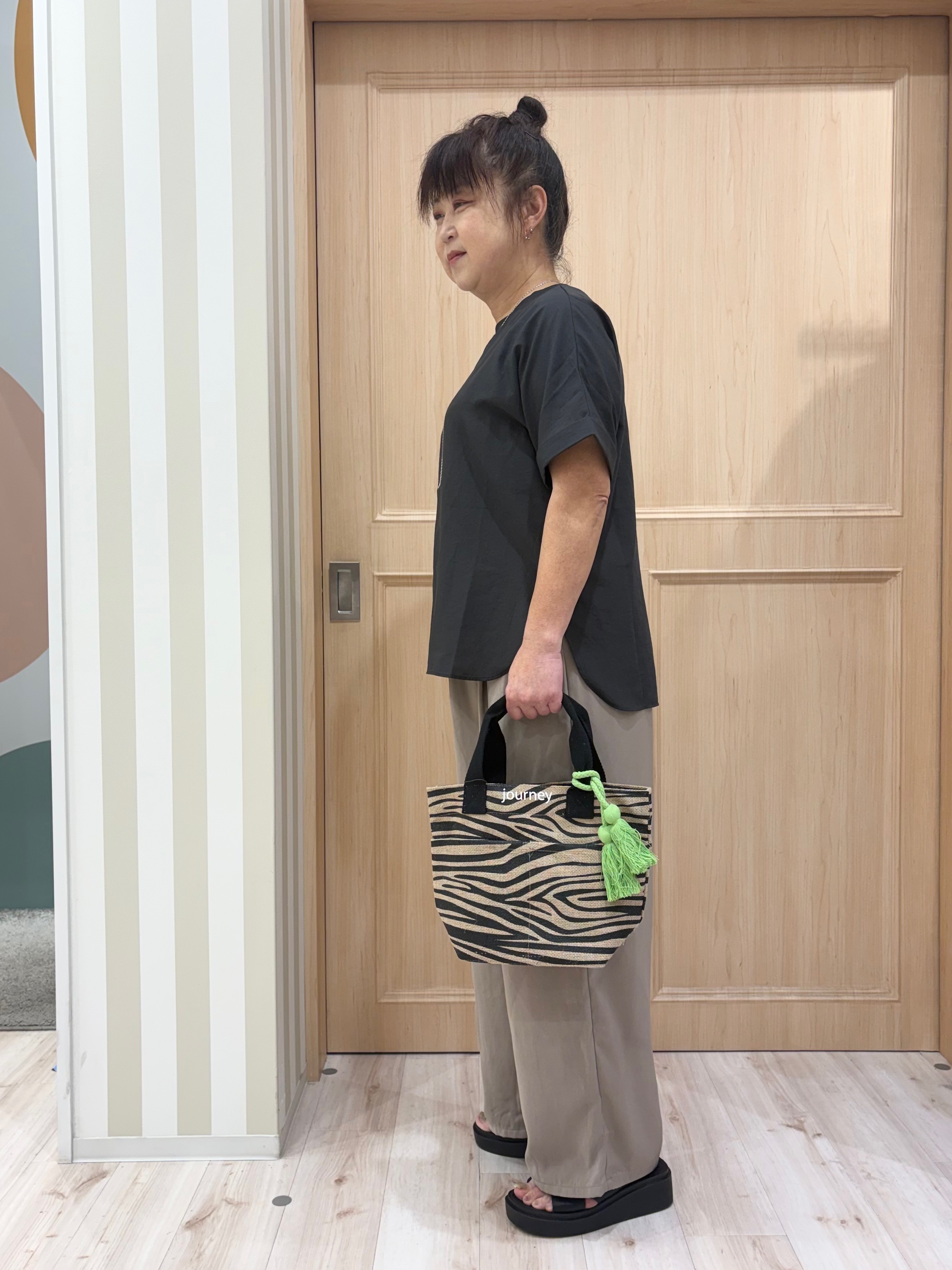 モランさんの「SHOO･LA･RUE｜【着丈選べる/ひんやり/体型カバー】洗濯後しわになりにくい さらっとドルマントップス」を使ったコーディネート