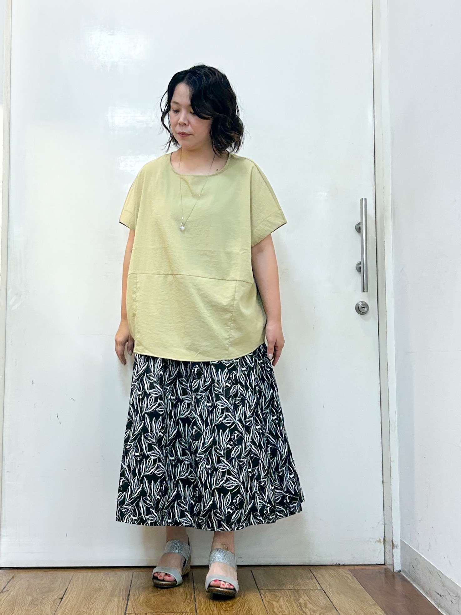 haruさんの「SHOO･LA･RUE｜【洗濯機可/セットアップ可】軽凛(かろりん) ひんやり切替コクーントップス」を使ったコーディネート