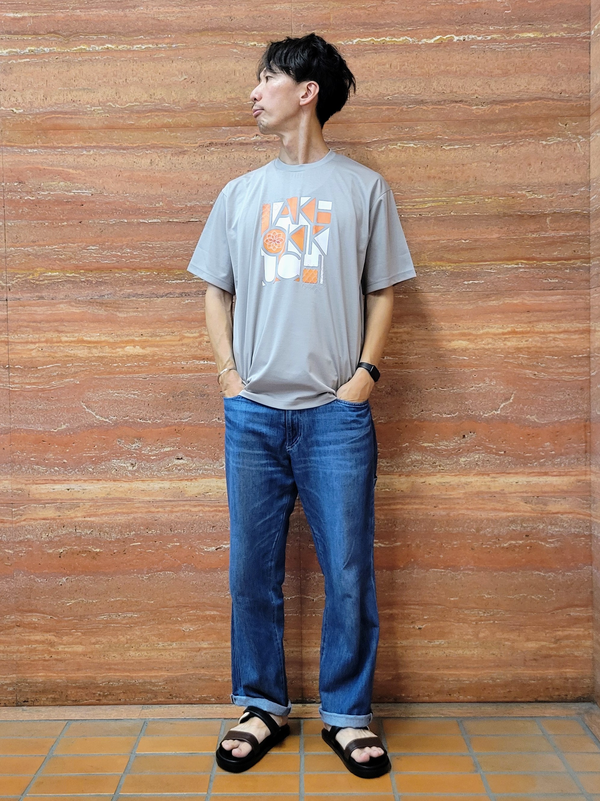 piroyaさんの「TAKEO KIKUCHI｜ロゴグラフィック プリントTシャツ」を使ったコーディネート