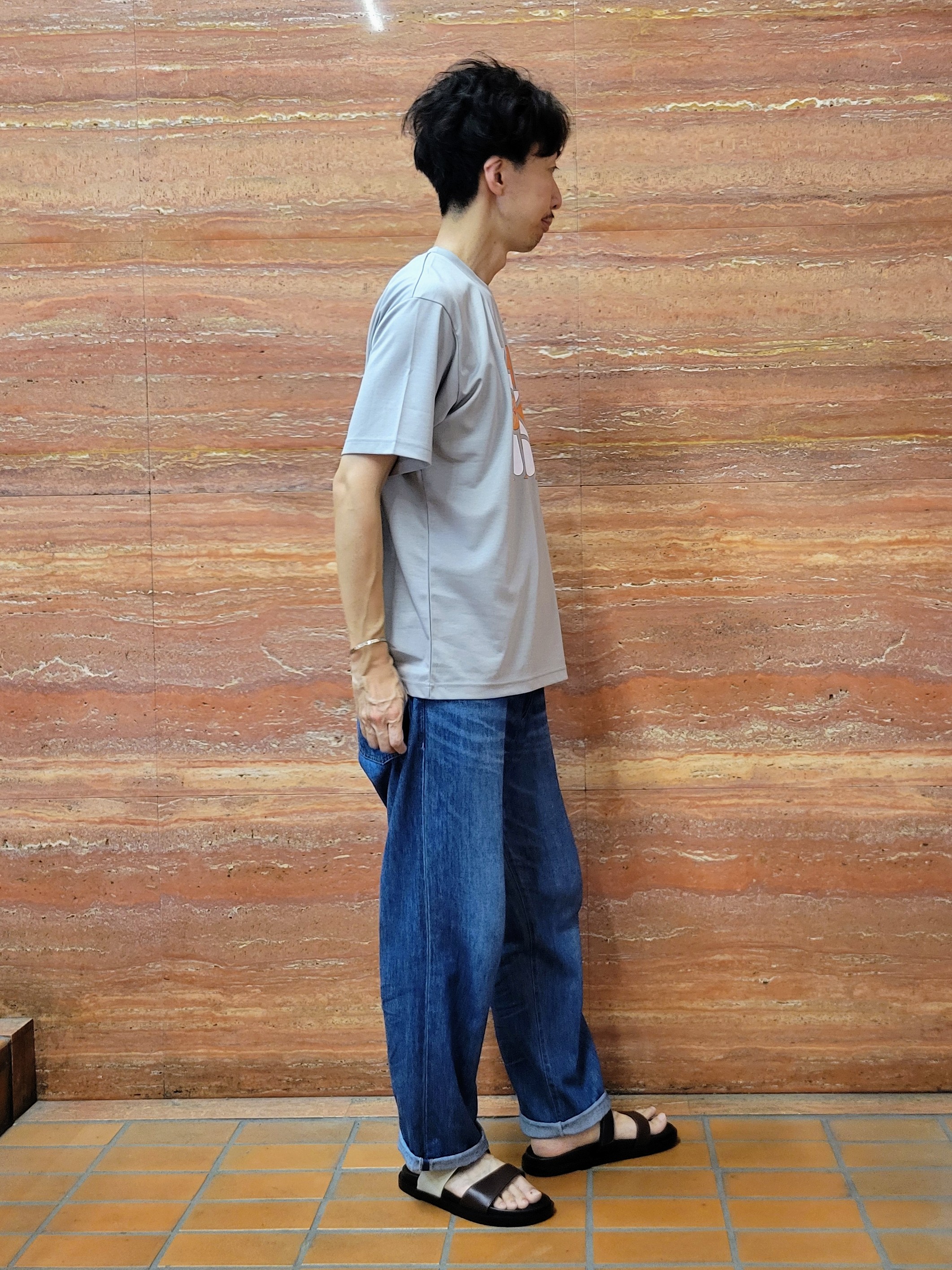 piroyaさんの「TAKEO KIKUCHI｜ロゴグラフィック プリントTシャツ」を使ったコーディネート