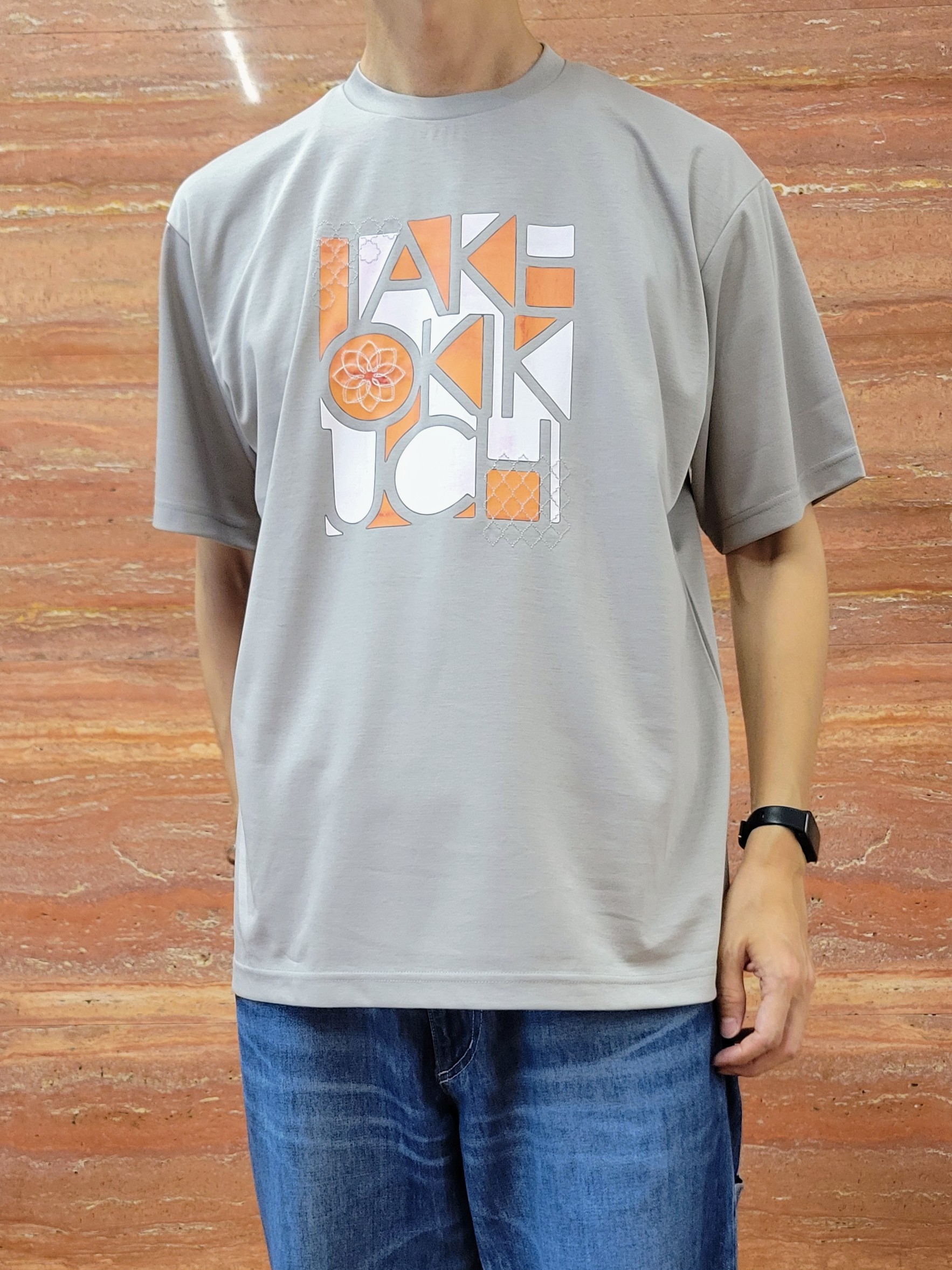 piroyaさんの「TAKEO KIKUCHI｜ロゴグラフィック プリントTシャツ」を使ったコーディネート