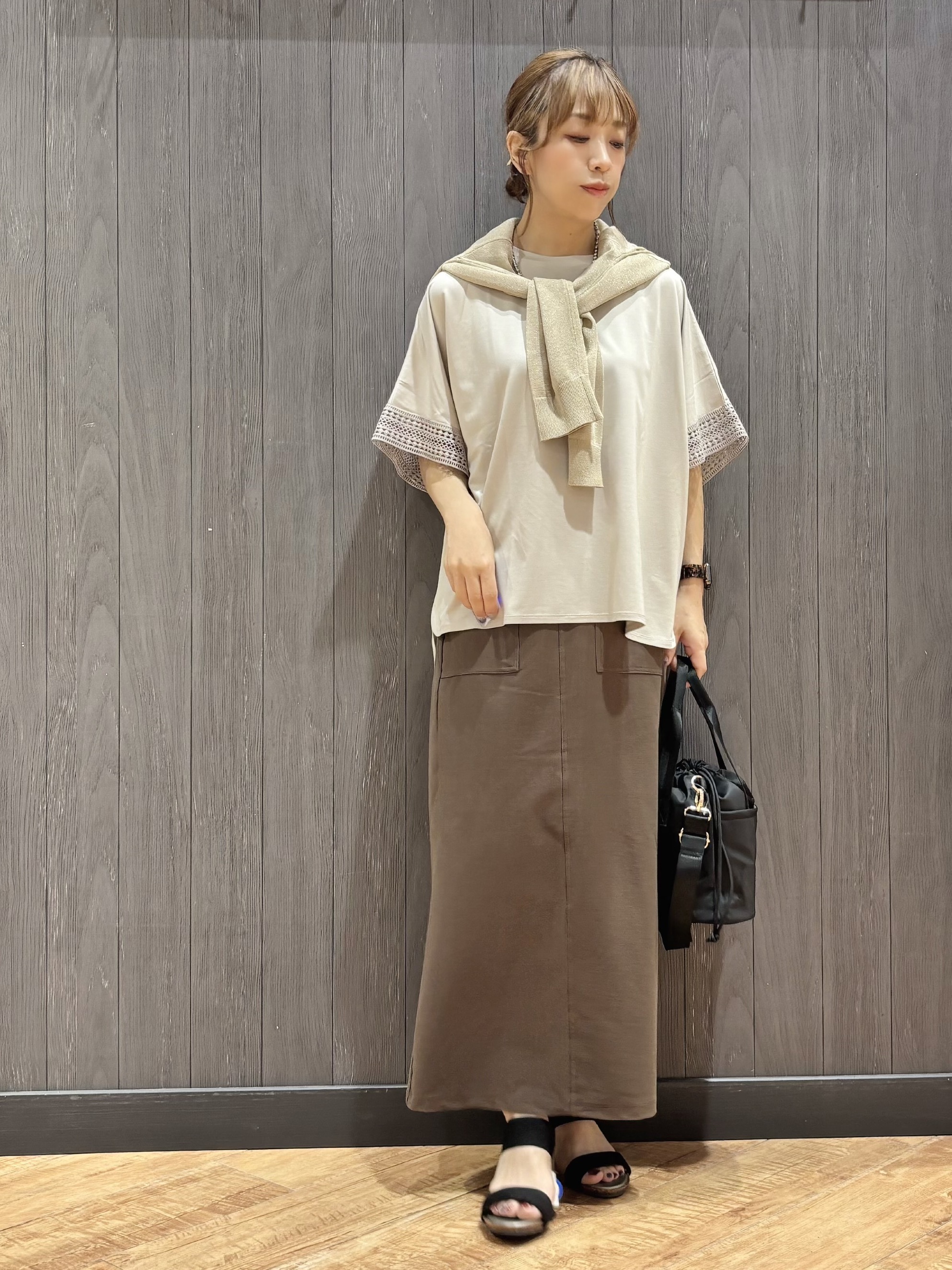 meiさんの「SHOO･LA･RUE｜【ひんやり/UV】お袖レースが上品 ゆったりとろみトップス」を使ったコーディネート