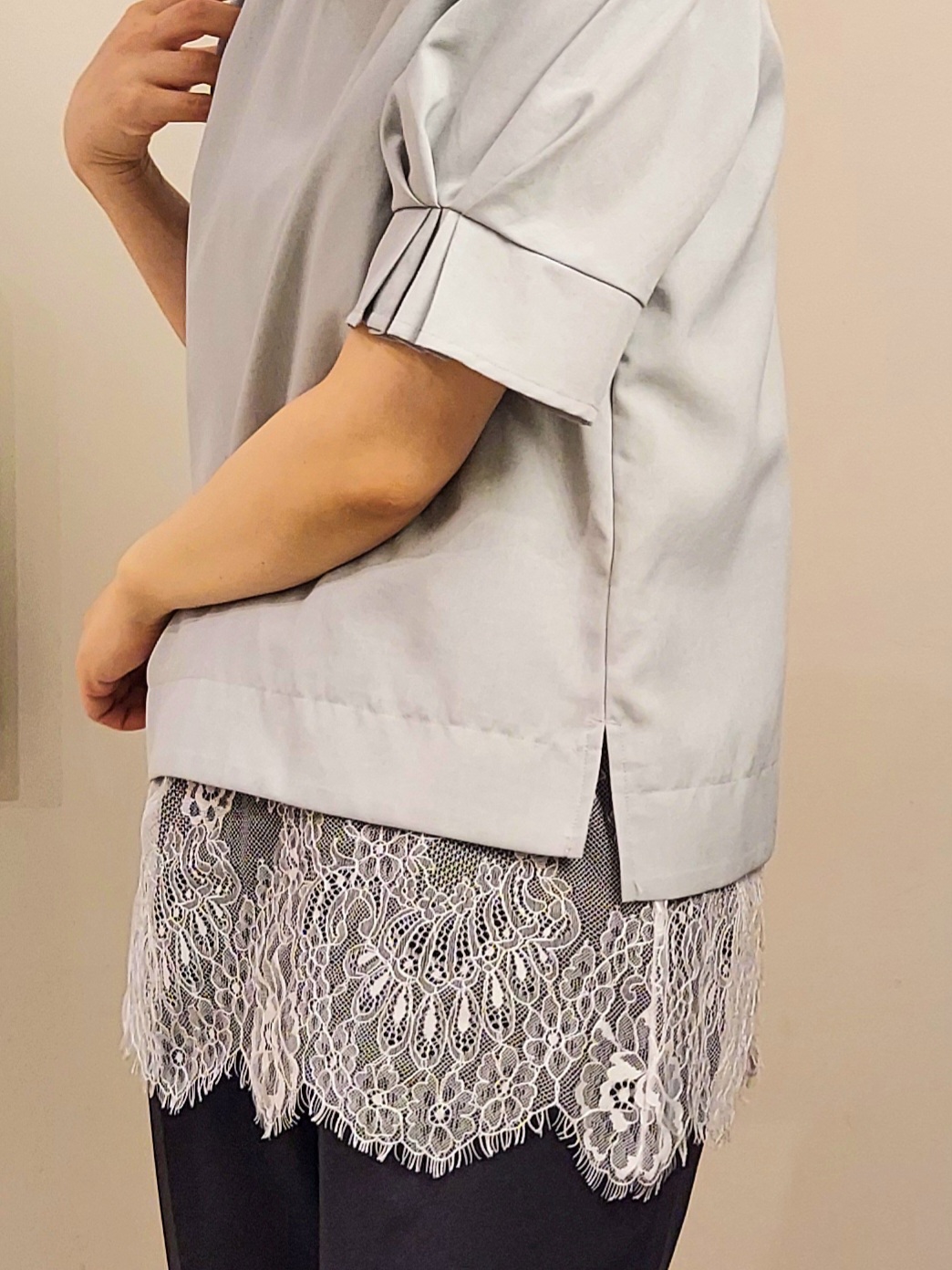 MAKIさんの「index｜【接触冷感／吸水速乾】タックパフスリーブブラウス《防シワ／洗濯機OK／XS～3L／8col》」を使ったコーディネート