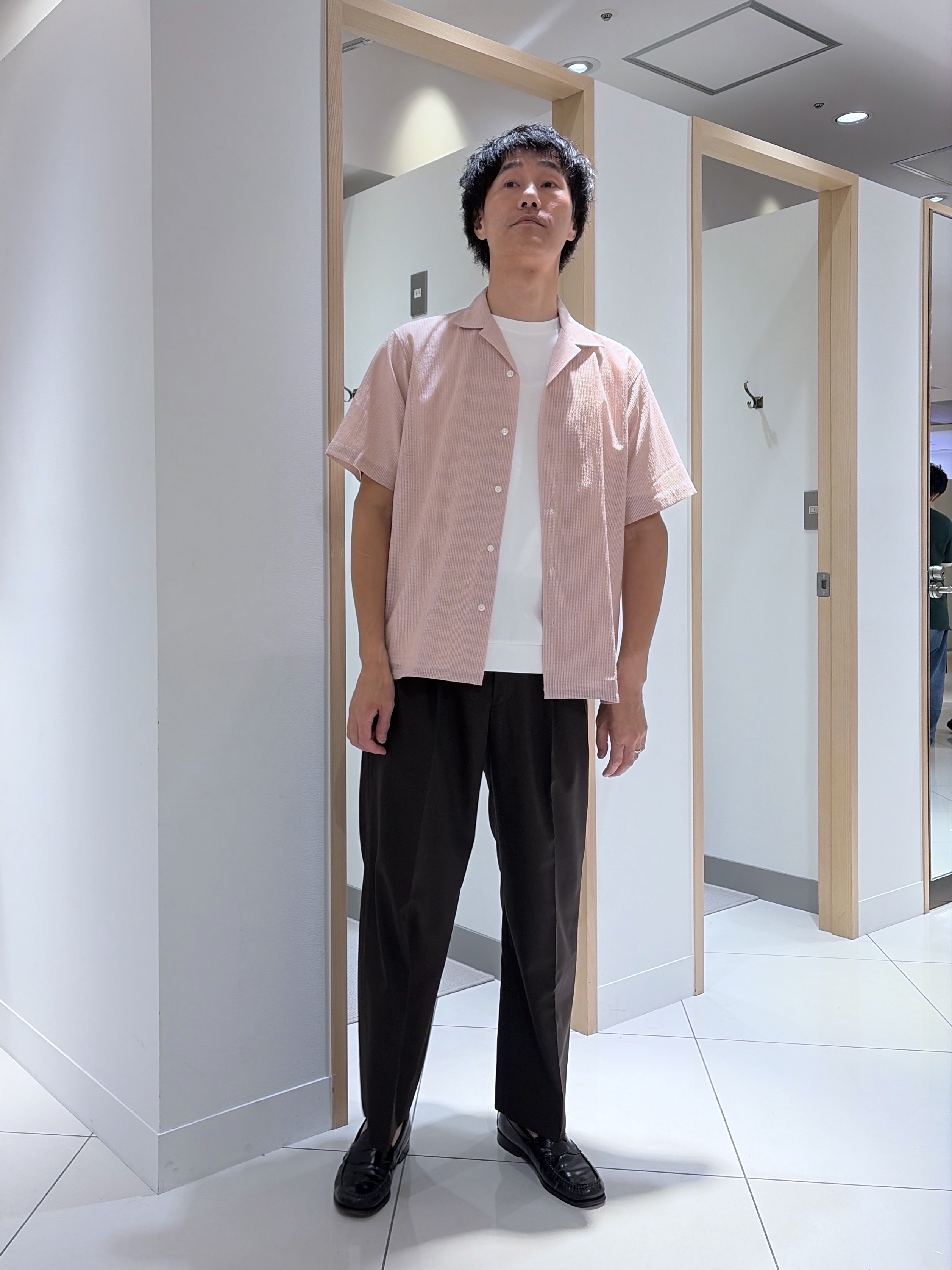 mutoさんの「TAKEO KIKUCHI｜【通気性】トリコットサッカー オープンカラー シャツ」を使ったコーディネート