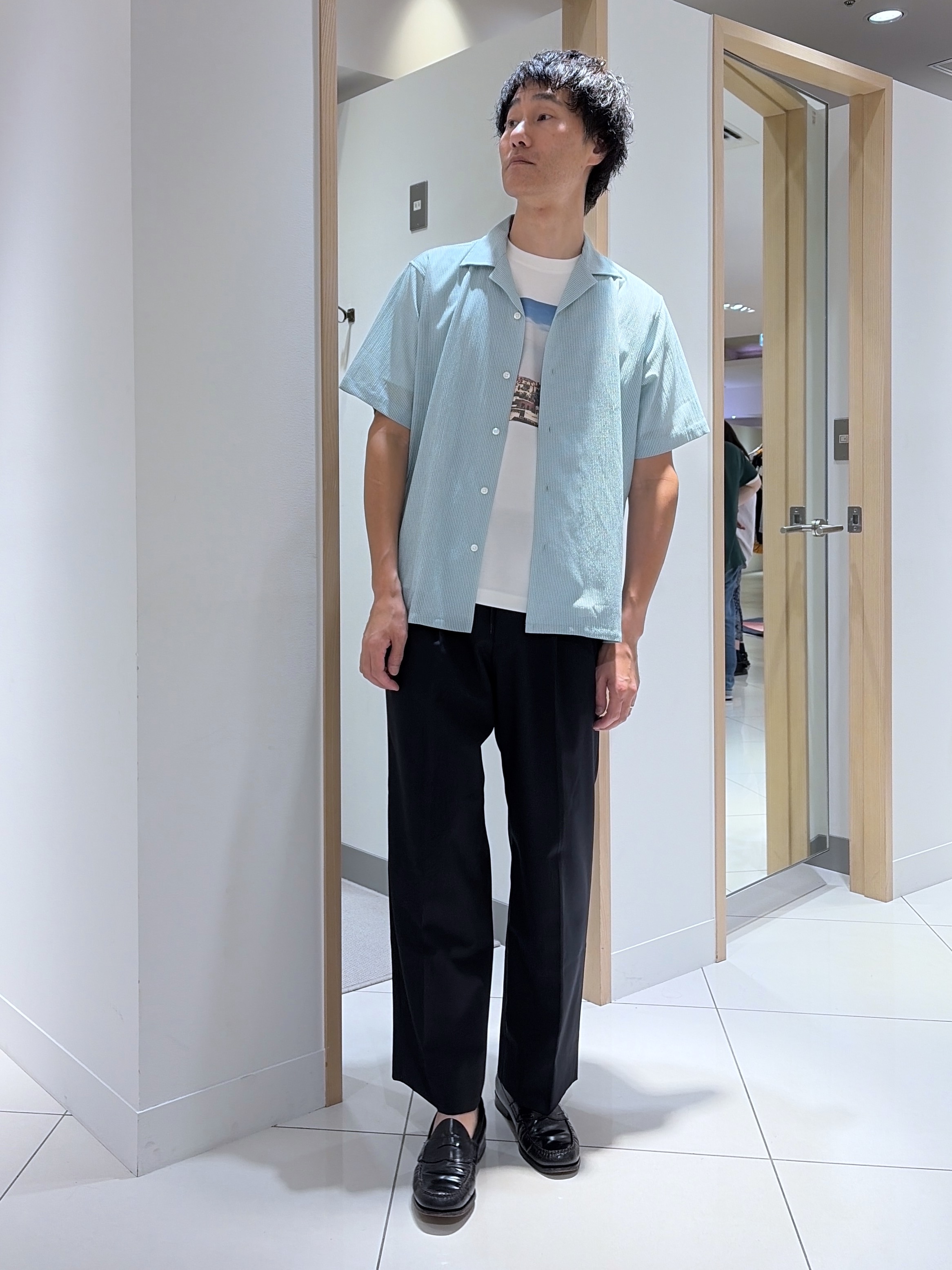 mutoさんの「TAKEO KIKUCHI｜【通気性】トリコットサッカー オープンカラー シャツ」を使ったコーディネート
