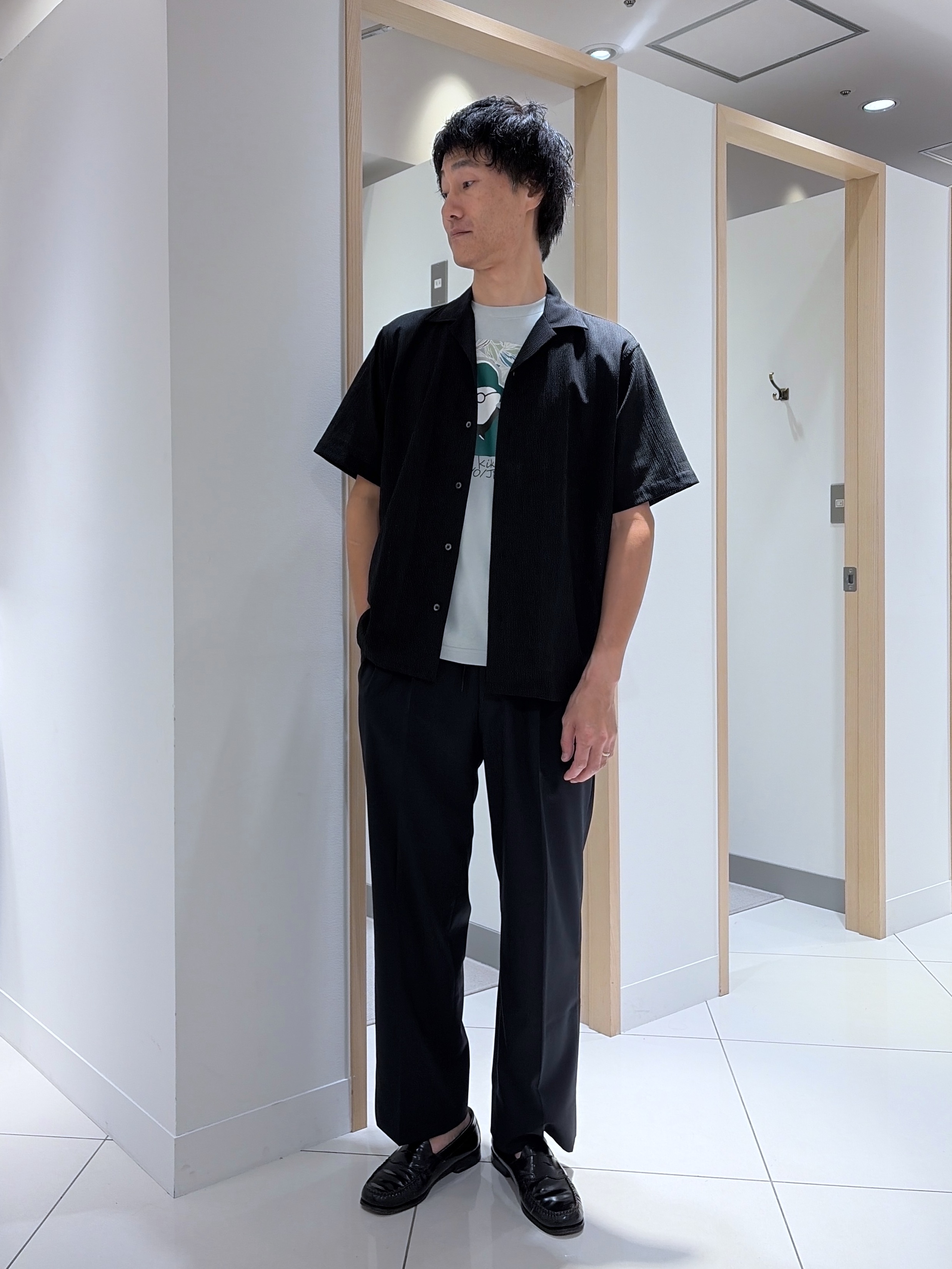 mutoさんの「TAKEO KIKUCHI｜【通気性】トリコットサッカー オープンカラー シャツ」を使ったコーディネート