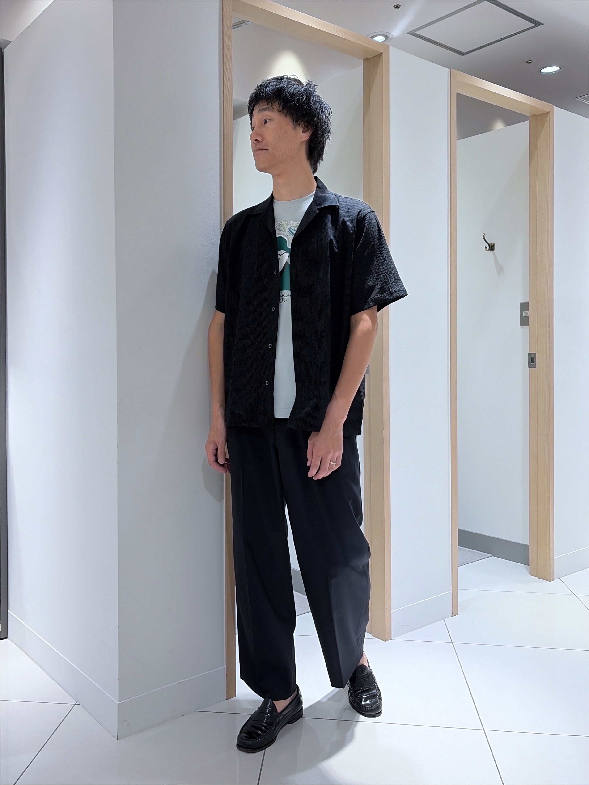 mutoさんの「TAKEO KIKUCHI｜【通気性】トリコットサッカー オープンカラー シャツ」を使ったコーディネート