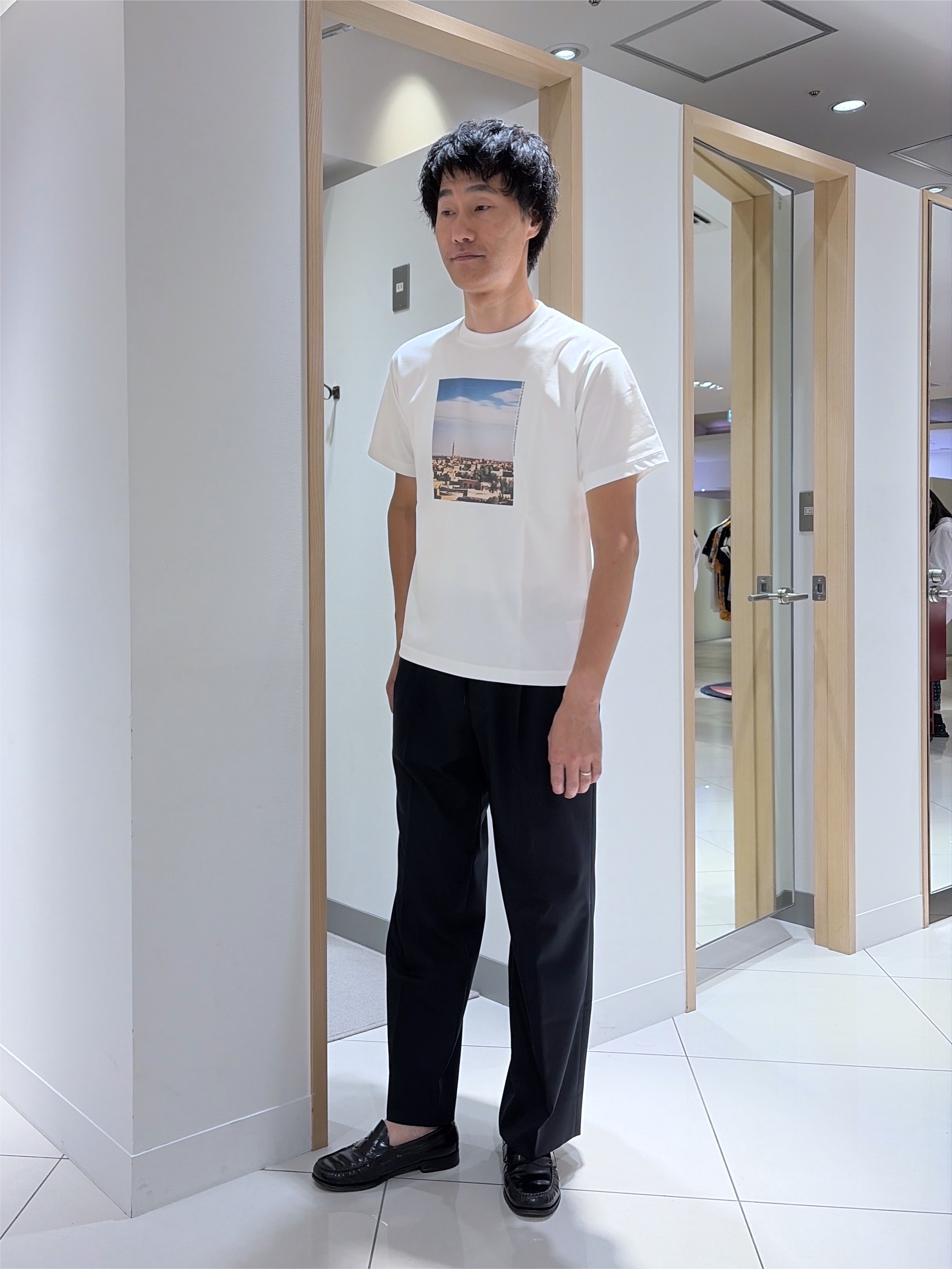 mutoさんの「TAKEO KIKUCHI｜マラケシュ フォト Tシャツ」を使ったコーディネート
